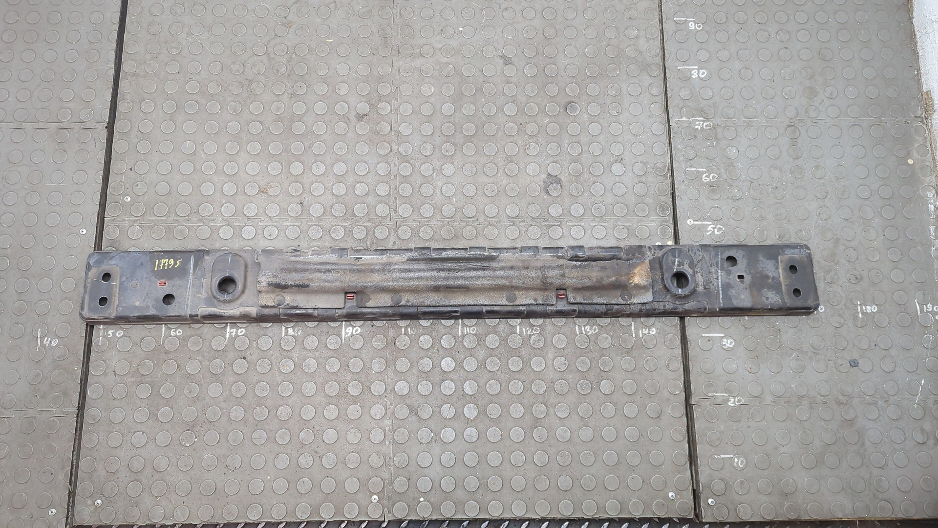 Балка подрадиаторная