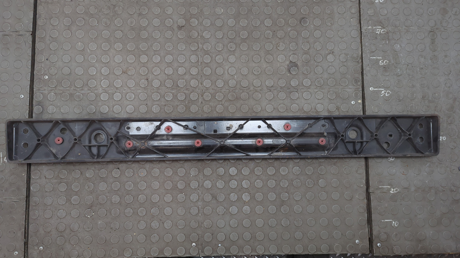 Балка подрадиаторная