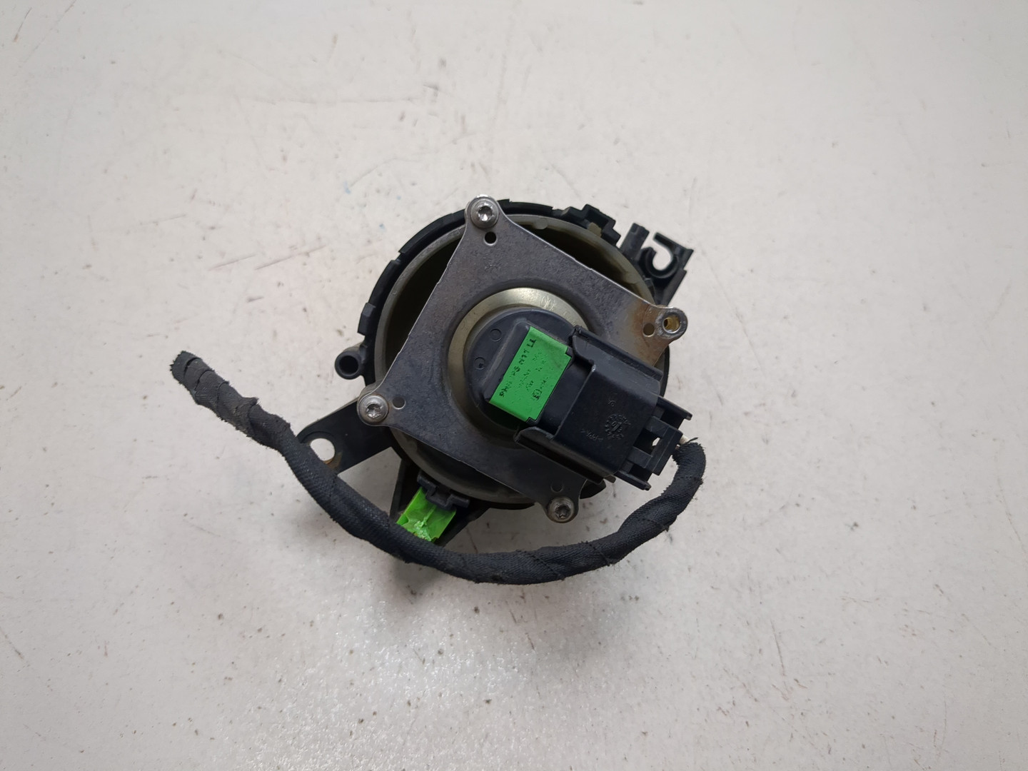 Фара противотуманная левая