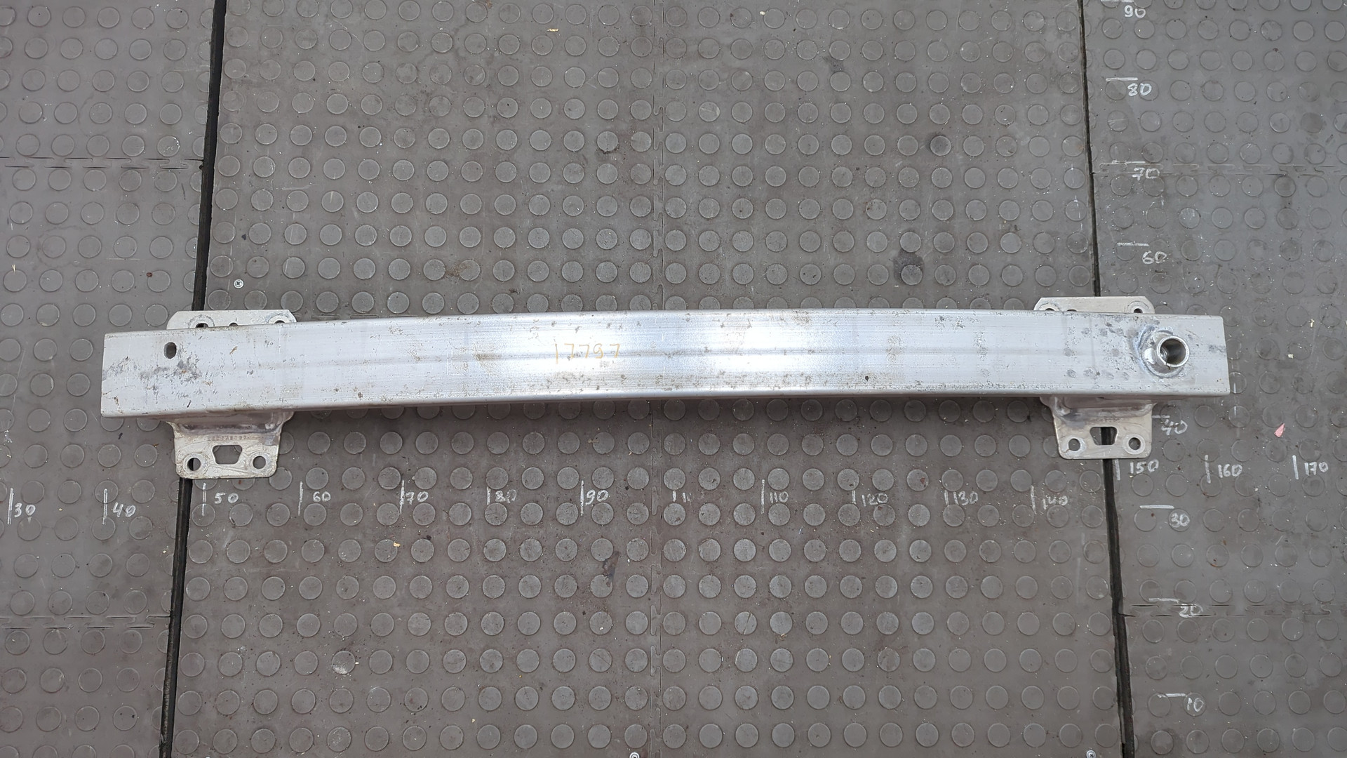 Усилитель заднего бампера