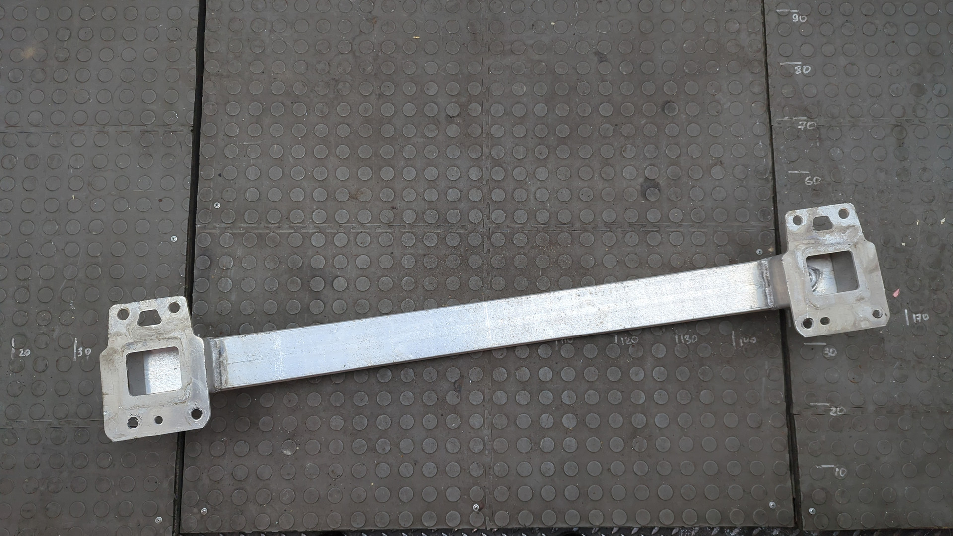 Усилитель заднего бампера