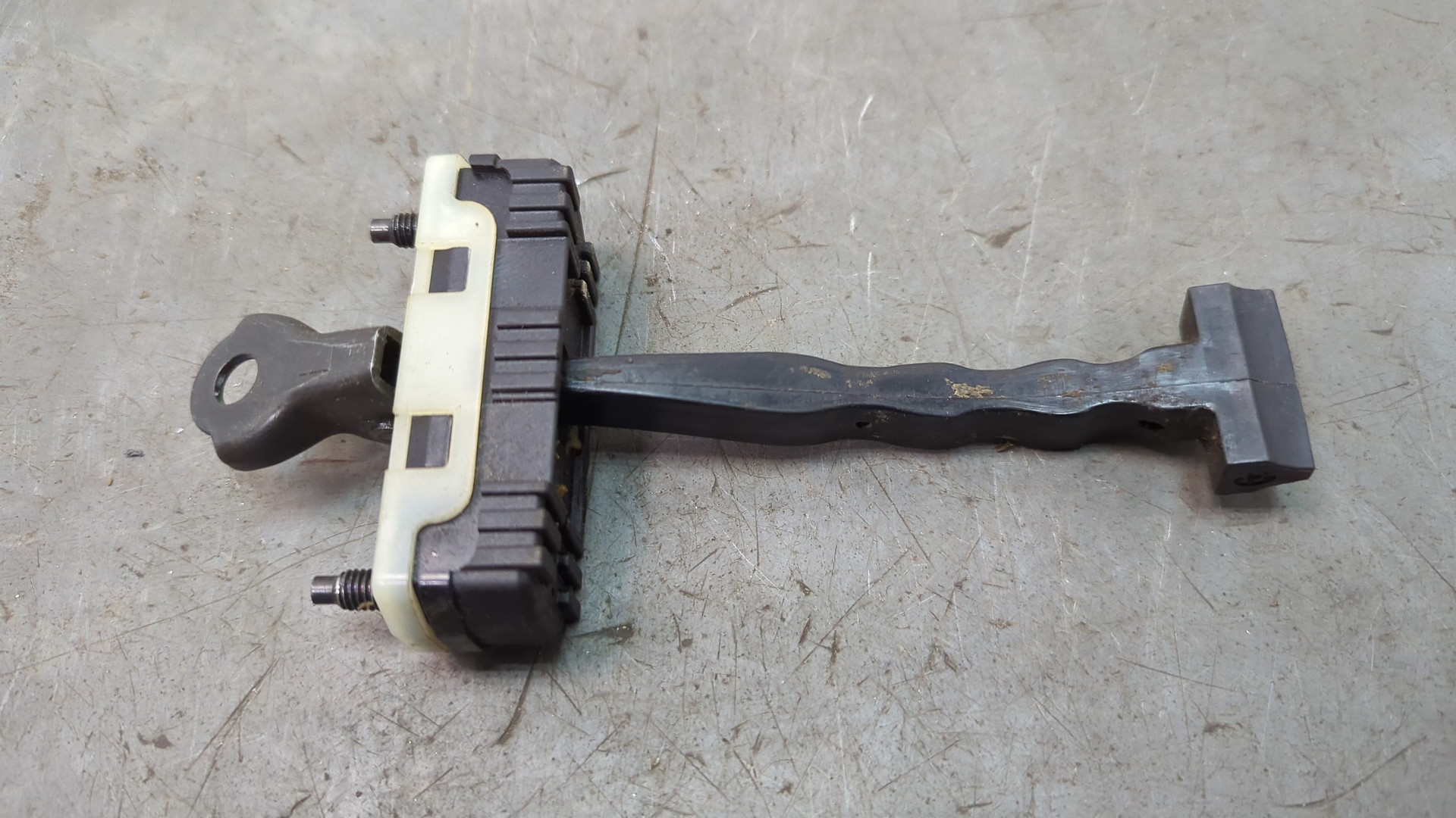 Ограничитель двери