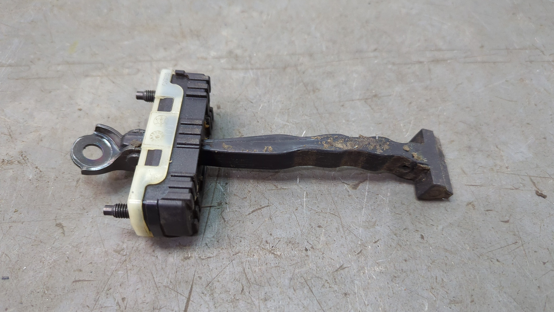 Ограничитель двери