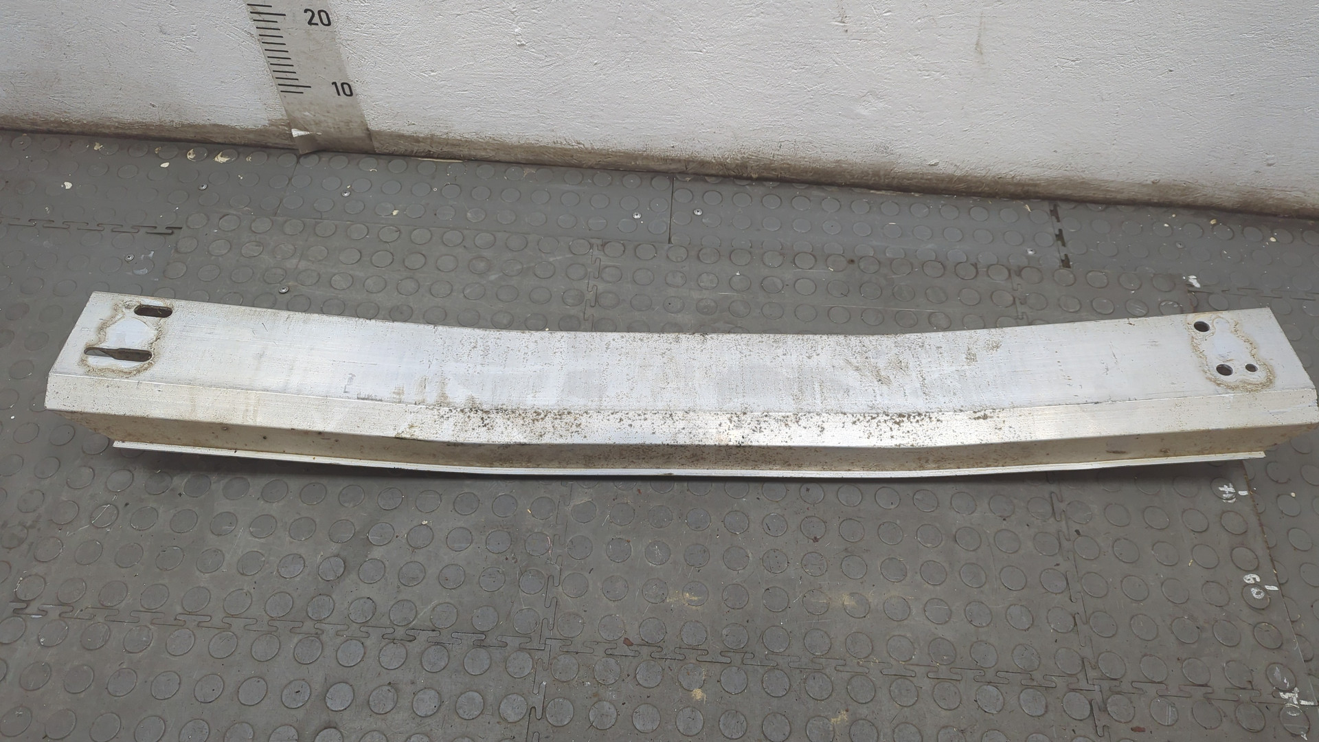 Усилитель заднего бампера