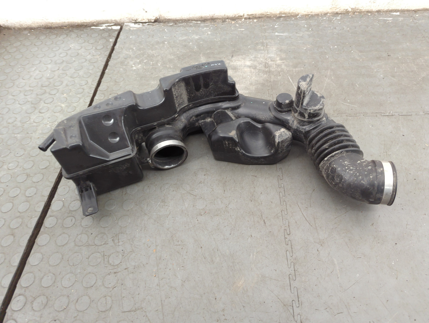 Резонатор воздушного фильтра