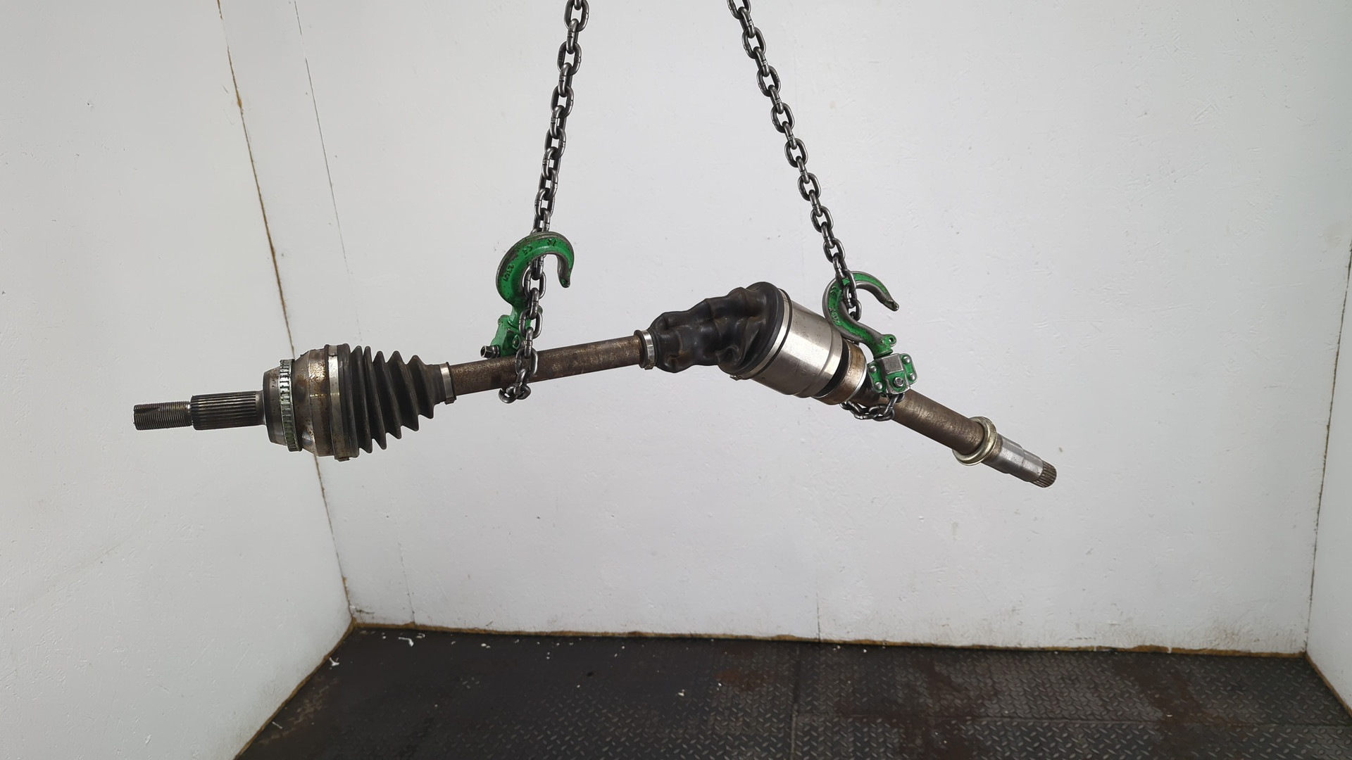 Полуось передняя правая