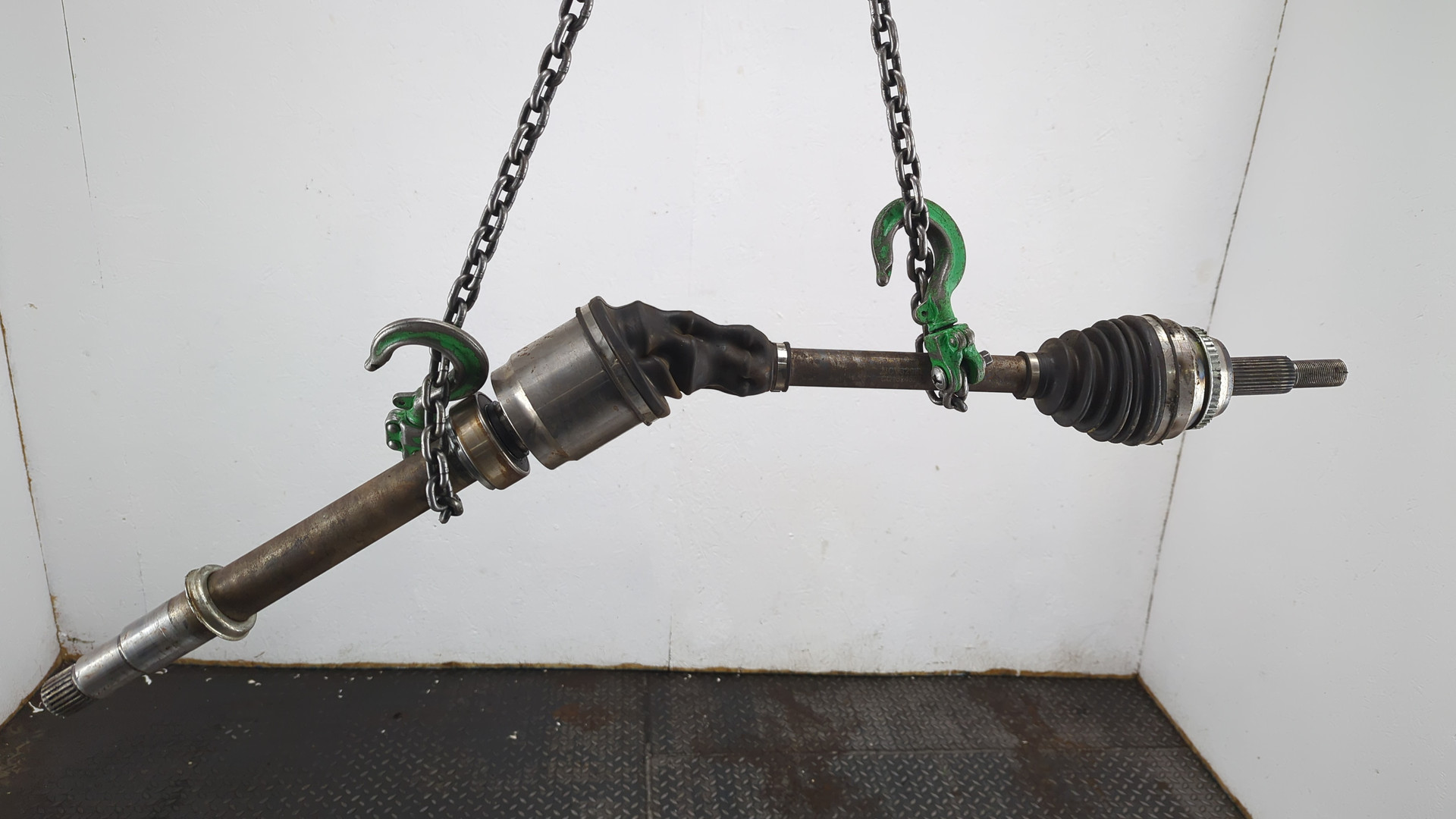 Полуось передняя правая