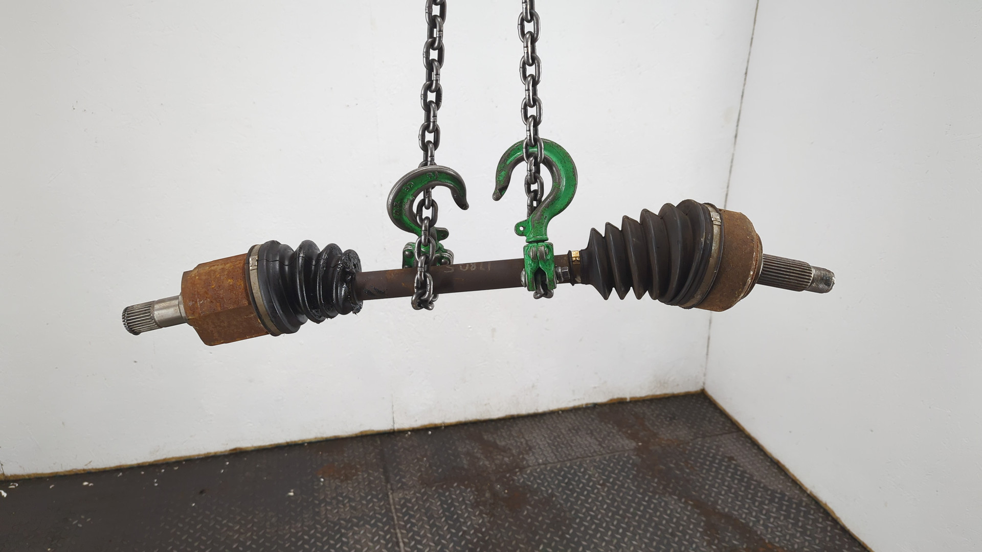 Полуось передняя левая