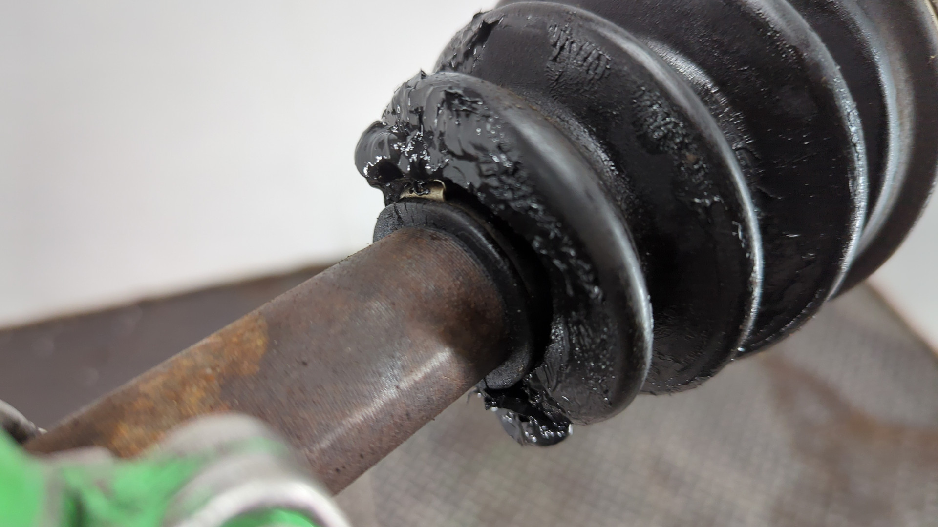 Полуось передняя левая