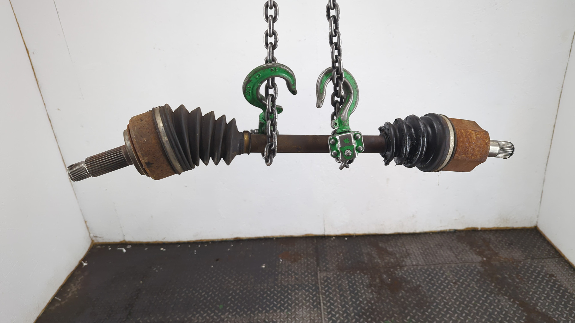 Полуось передняя левая