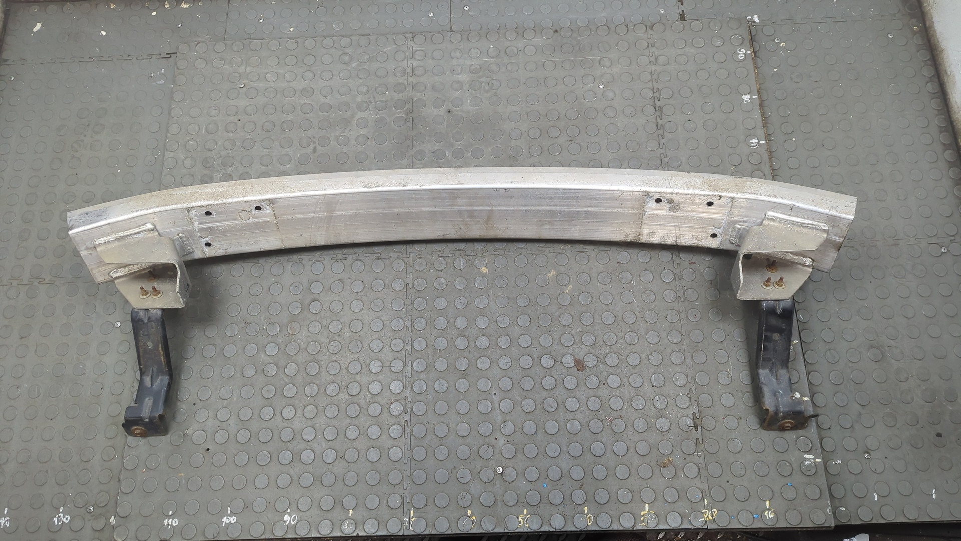 Усилитель переднего бампера