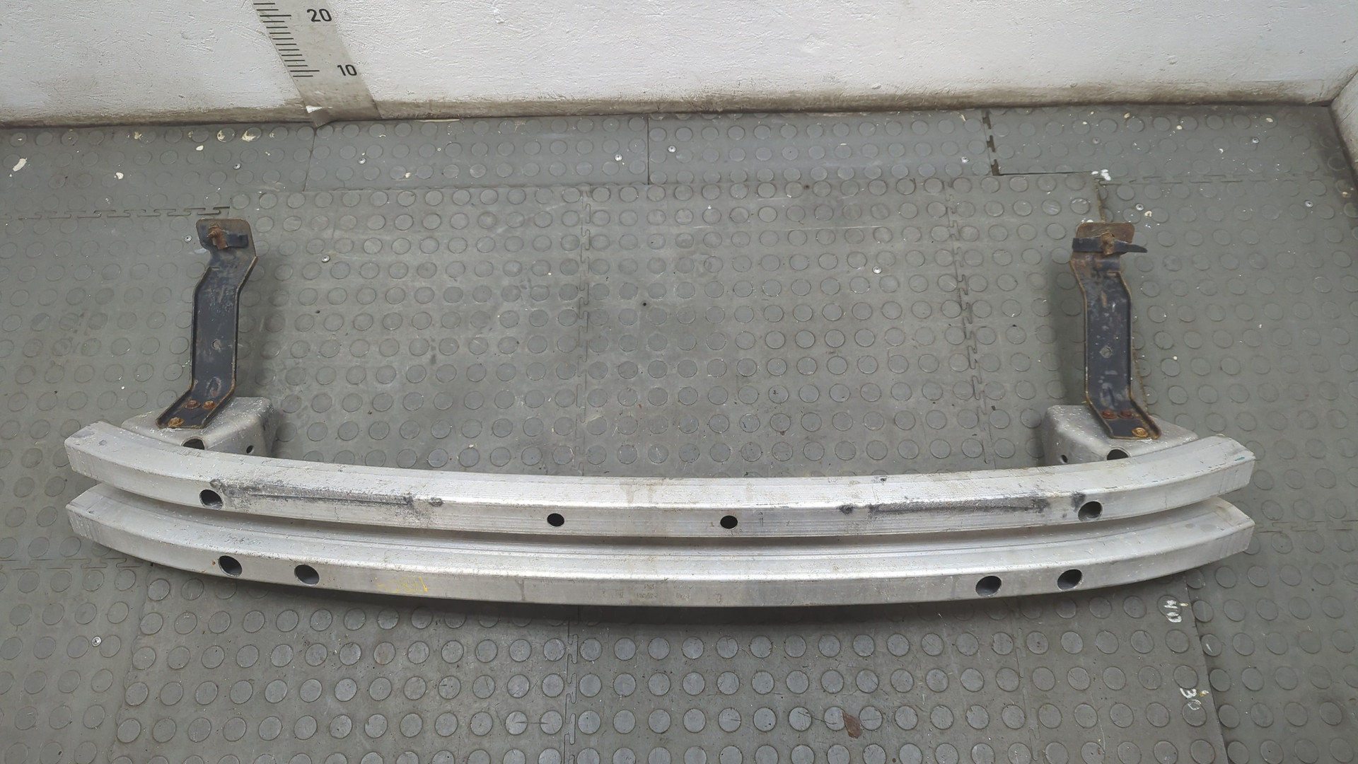 Усилитель переднего бампера