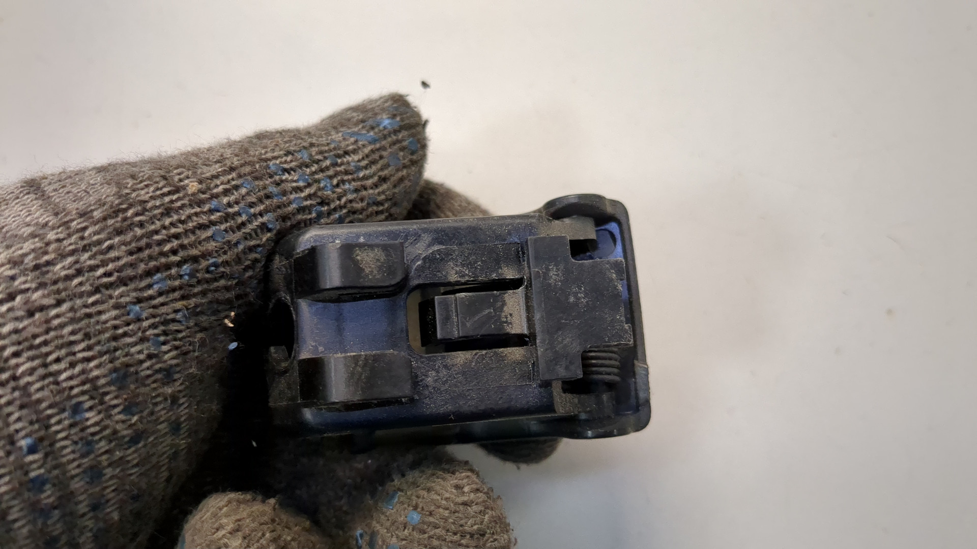 Ручка открывания капота