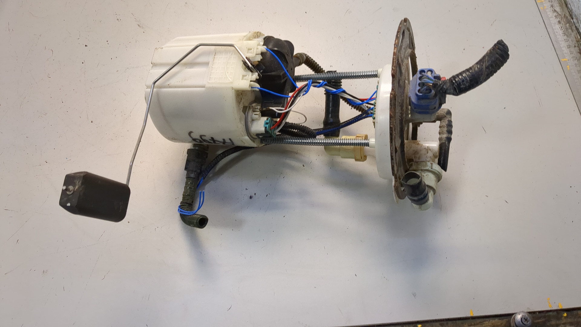 Насос топливный электрический