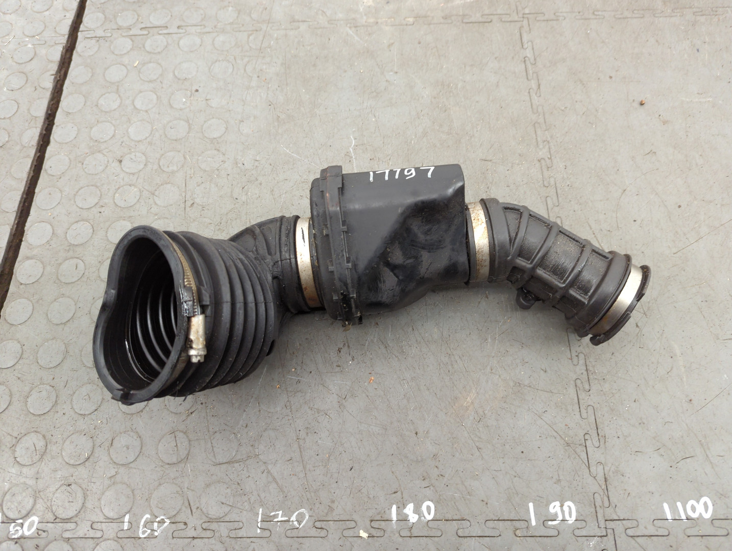 Патрубок воздушного фильтра