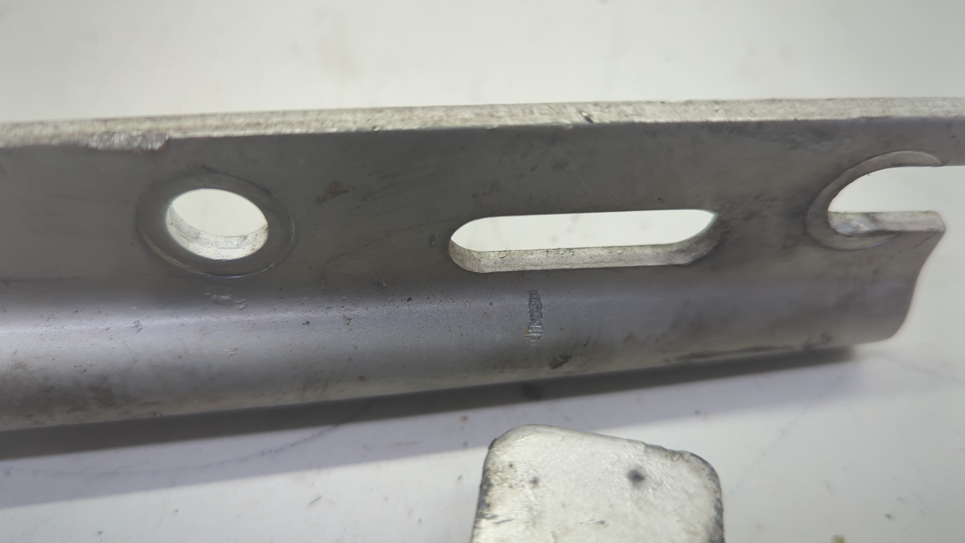 Петля капота левая