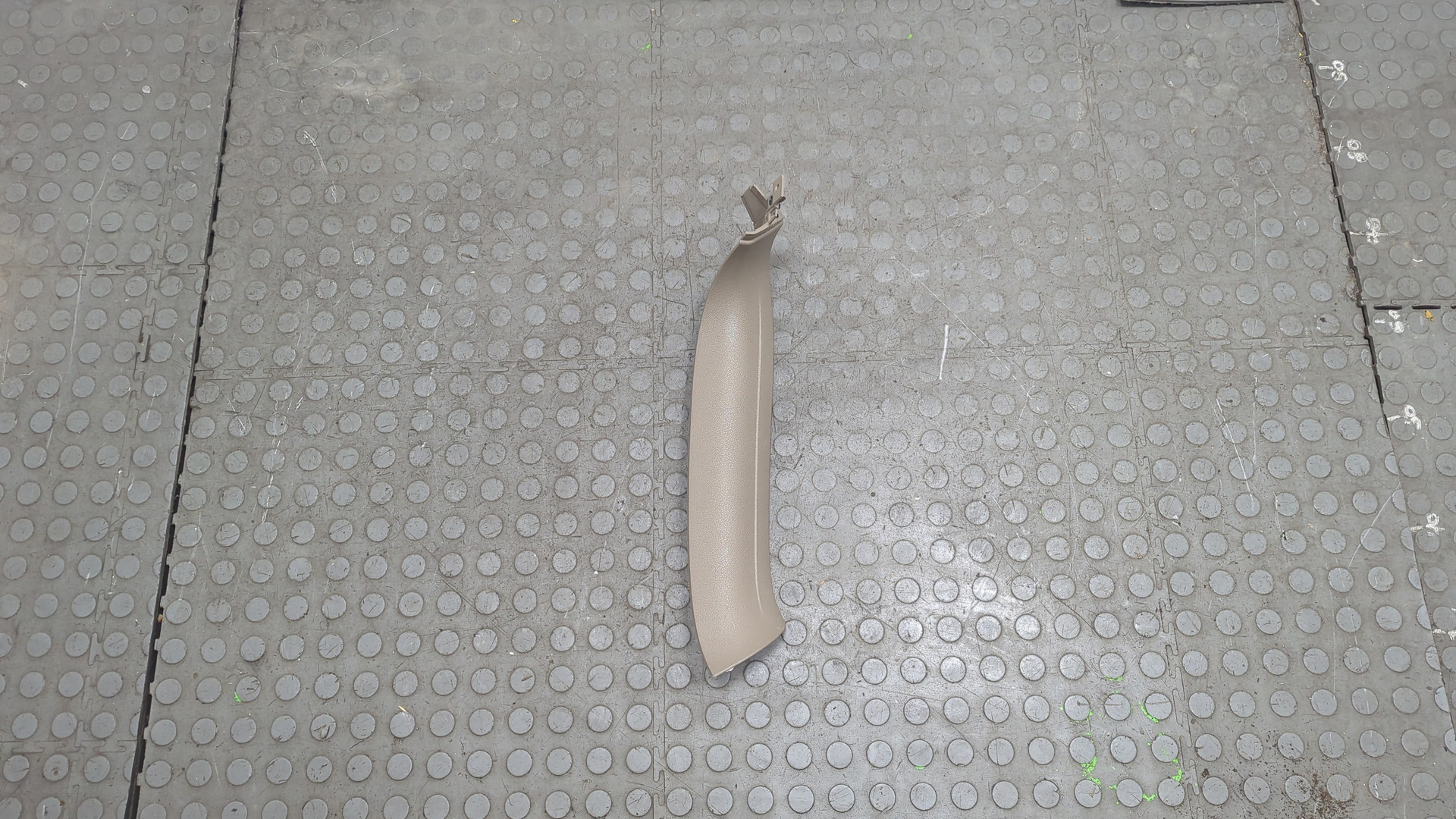 Обшивка крышки багажника