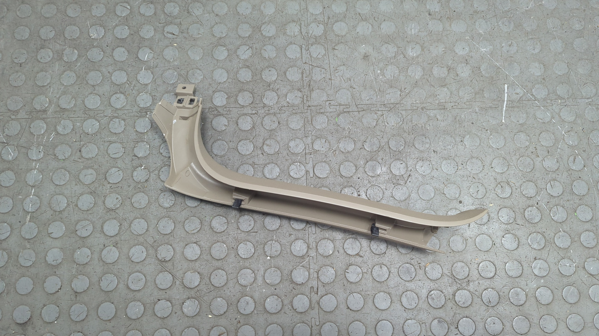 Обшивка крышки багажника