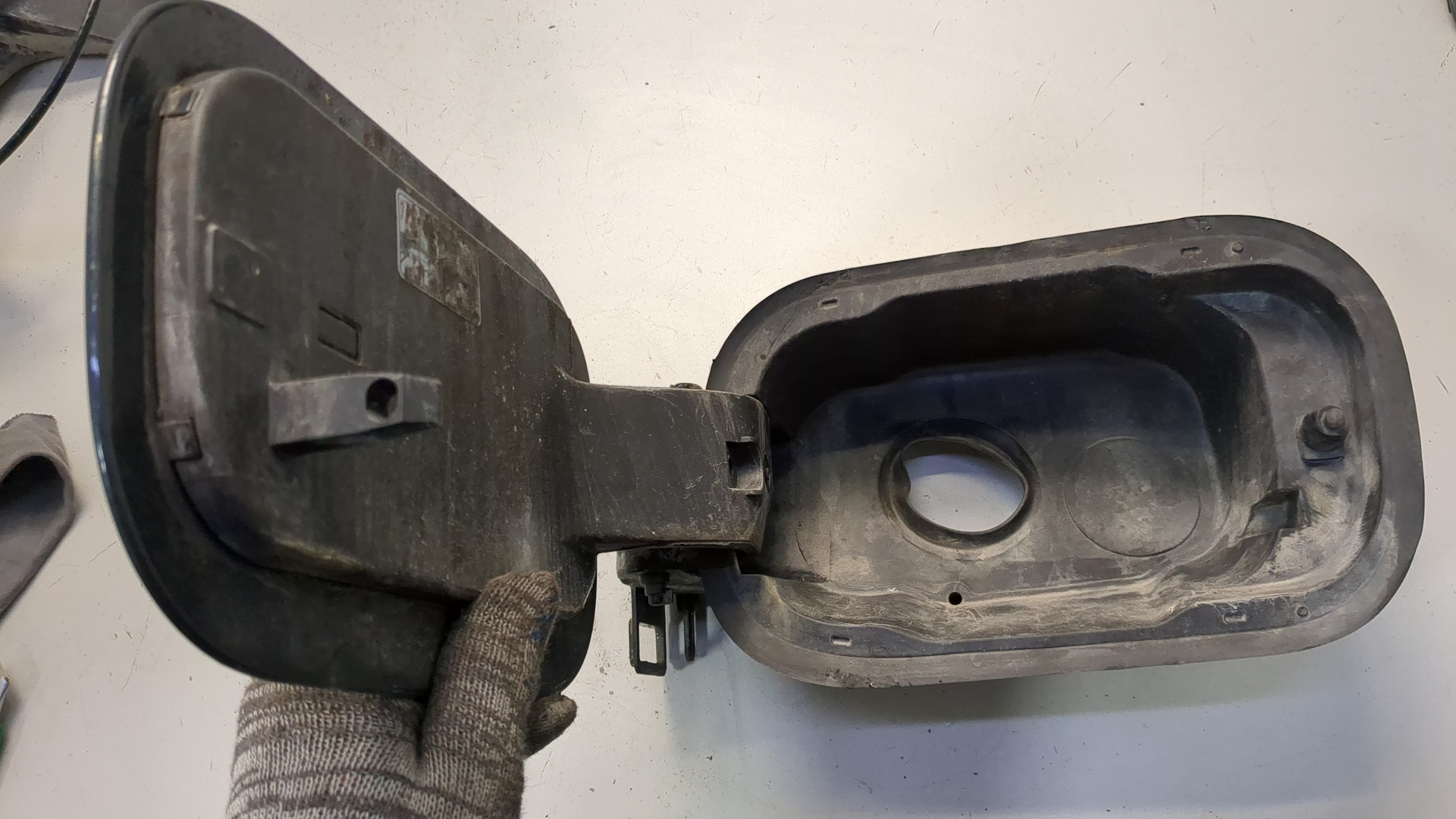 Лючок бензобака