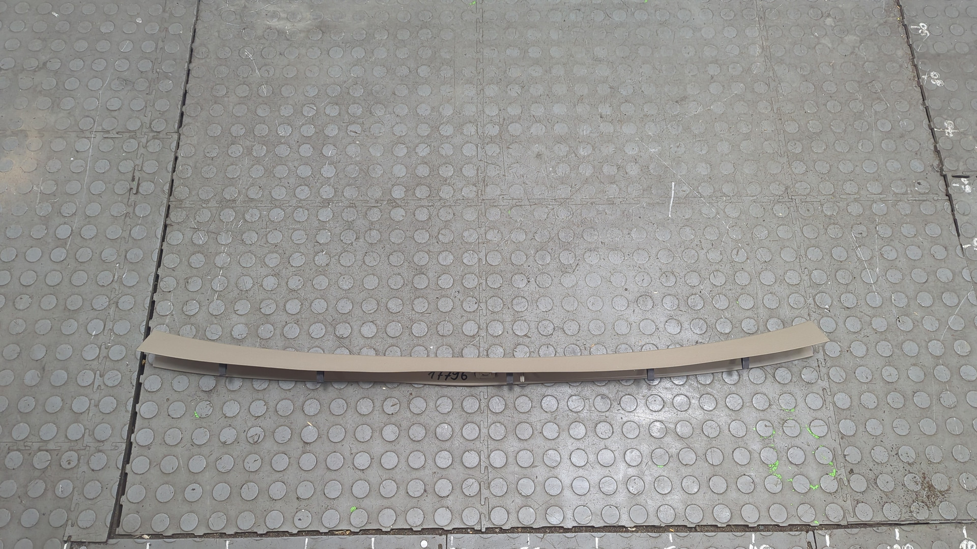 Обшивка крышки багажника