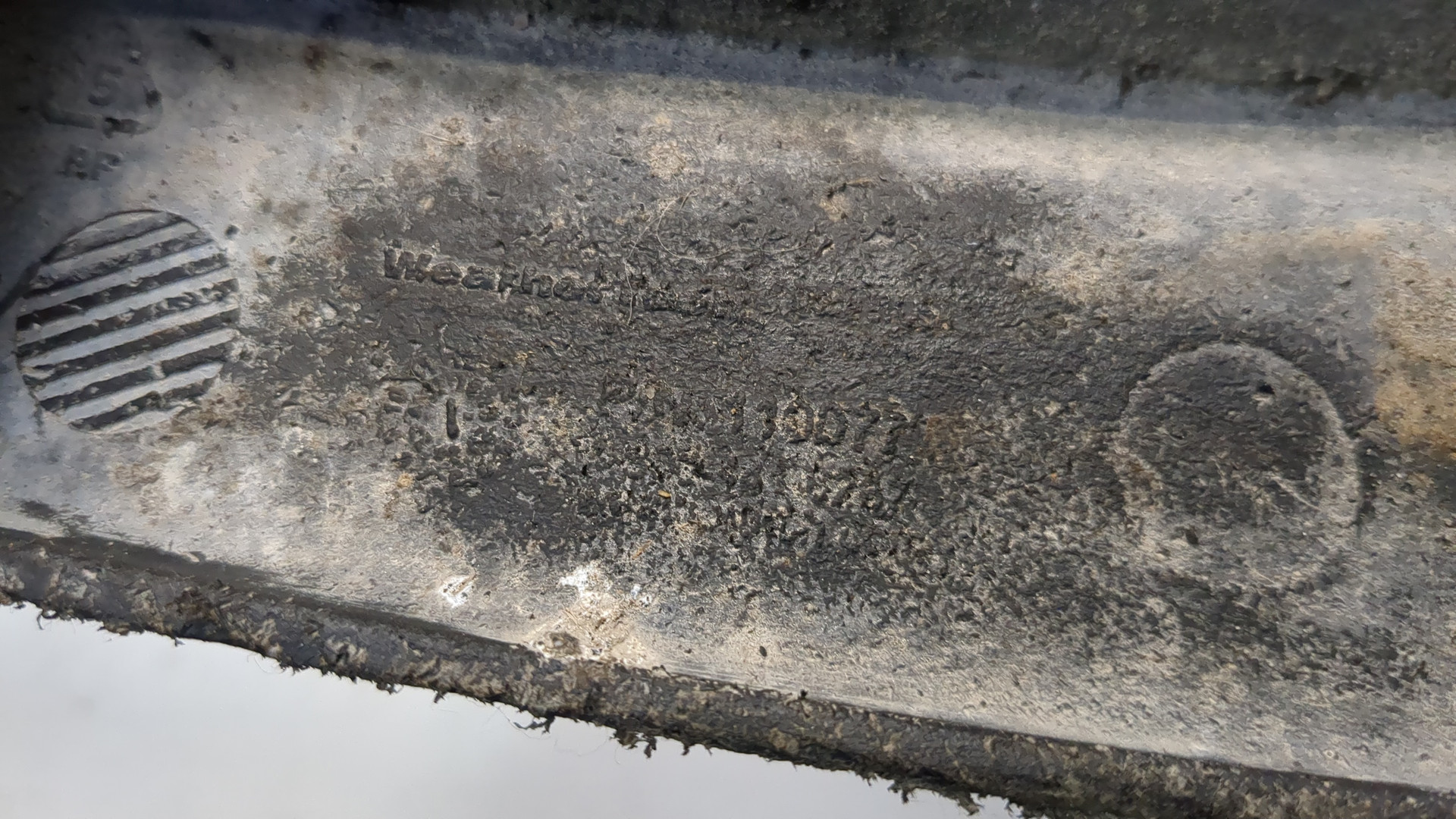 Брызговик задний левый