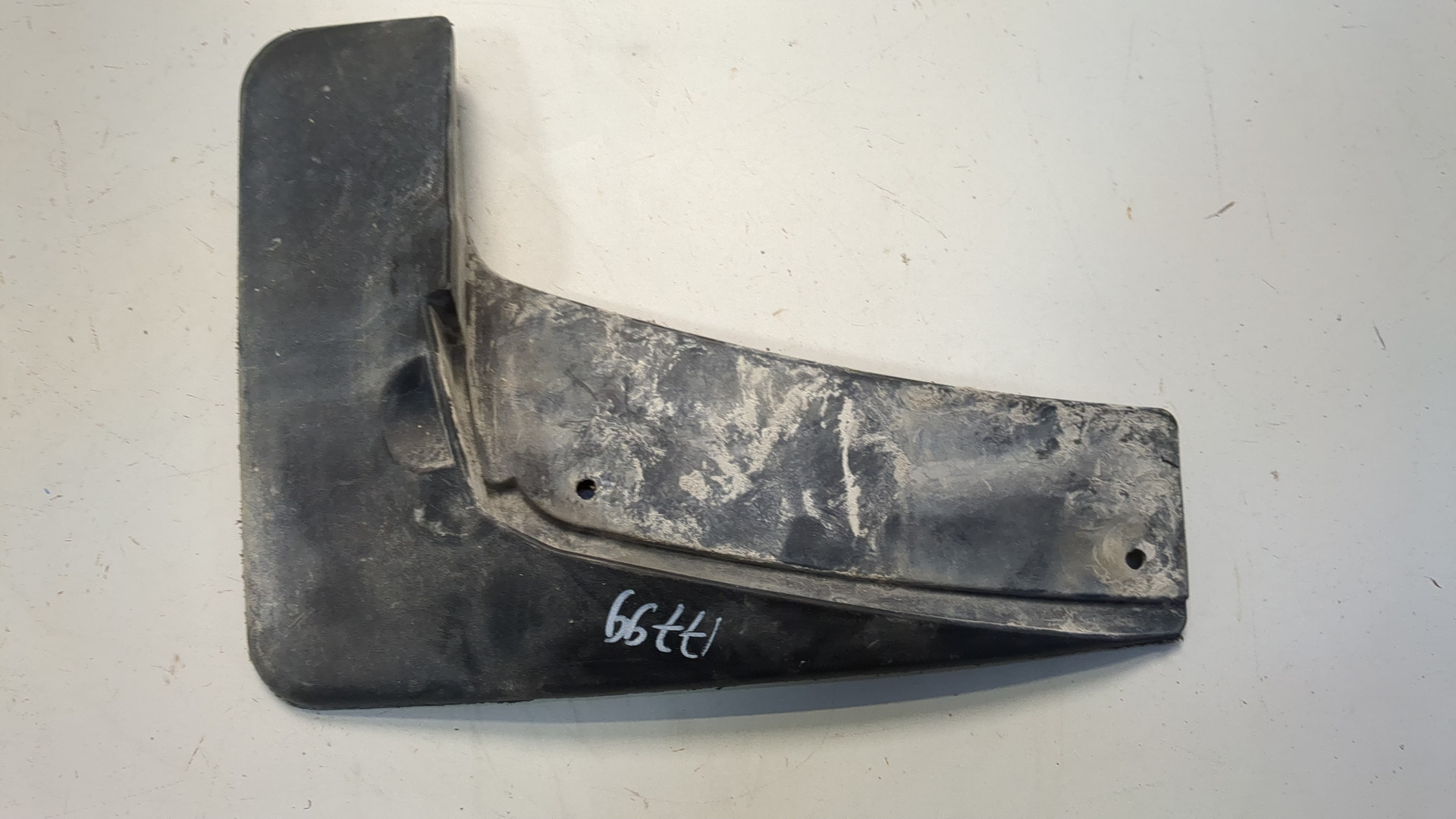 Брызговик задний правый