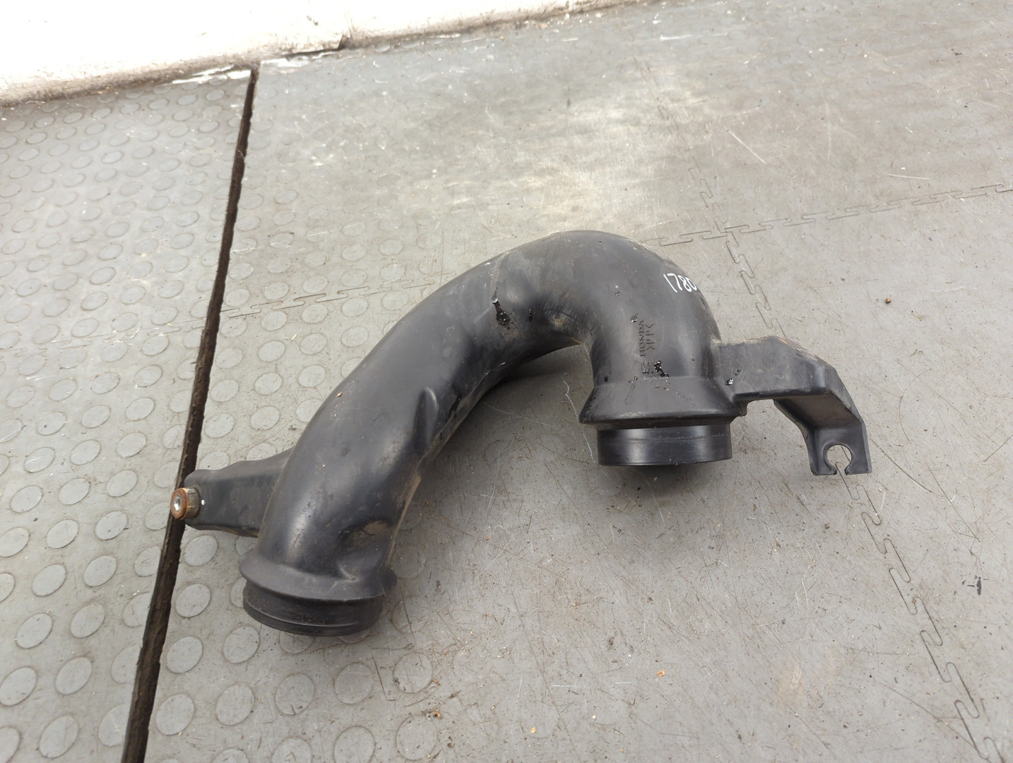 Патрубок воздушного фильтра