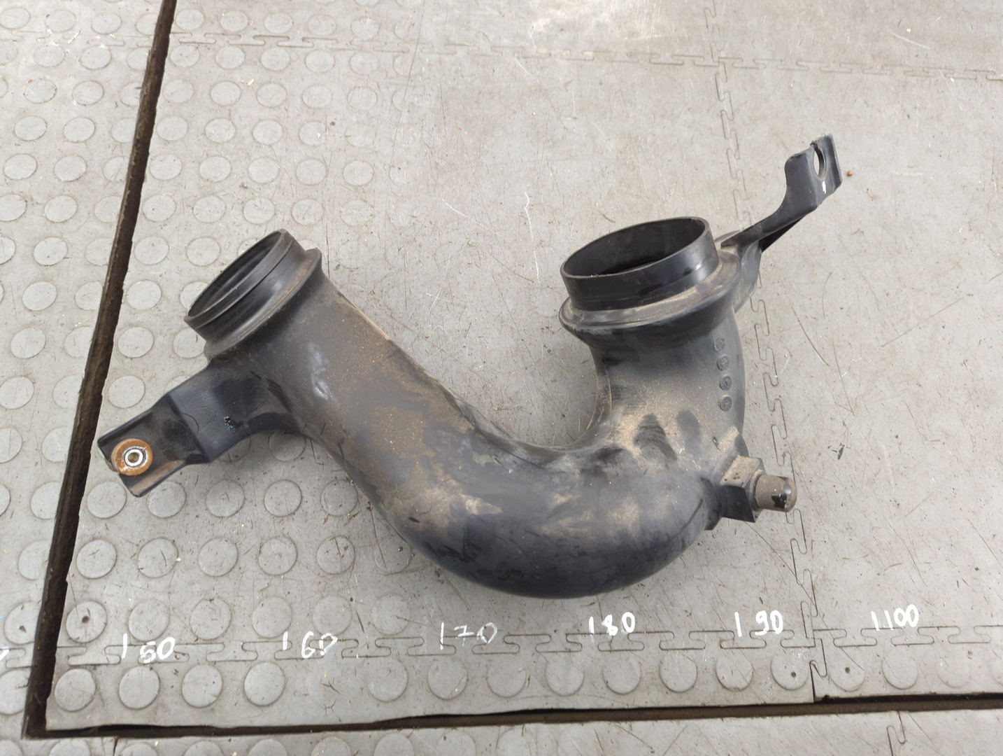 Патрубок воздушного фильтра