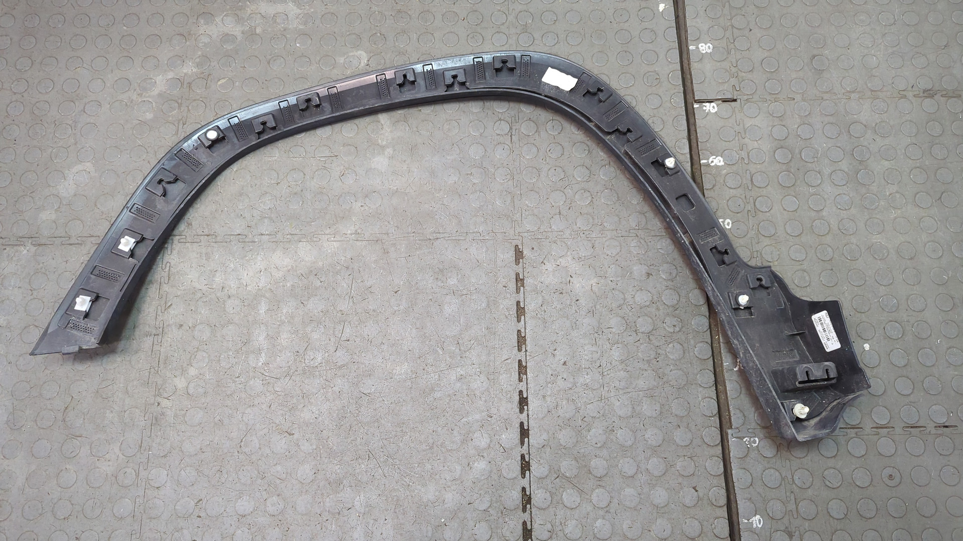 Накладка переднего крыла правого