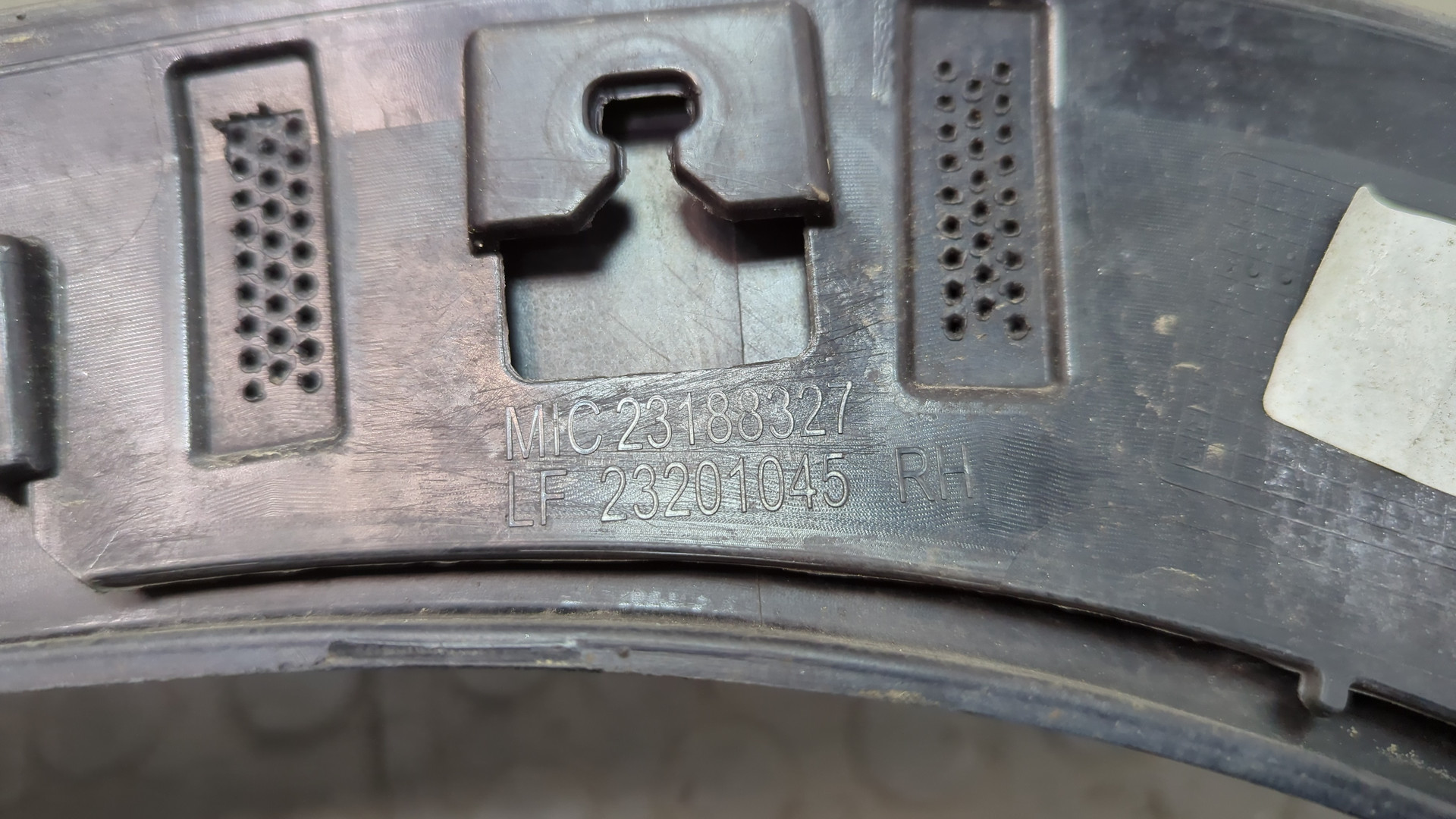 Накладка переднего крыла правого