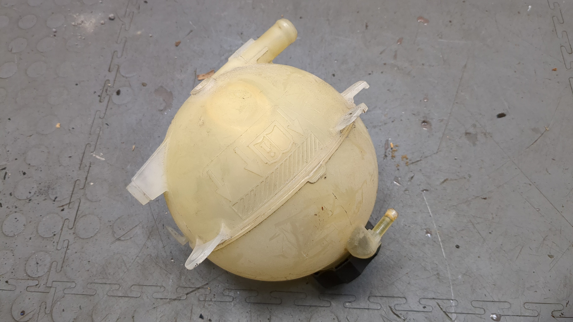 Бачок расширительный