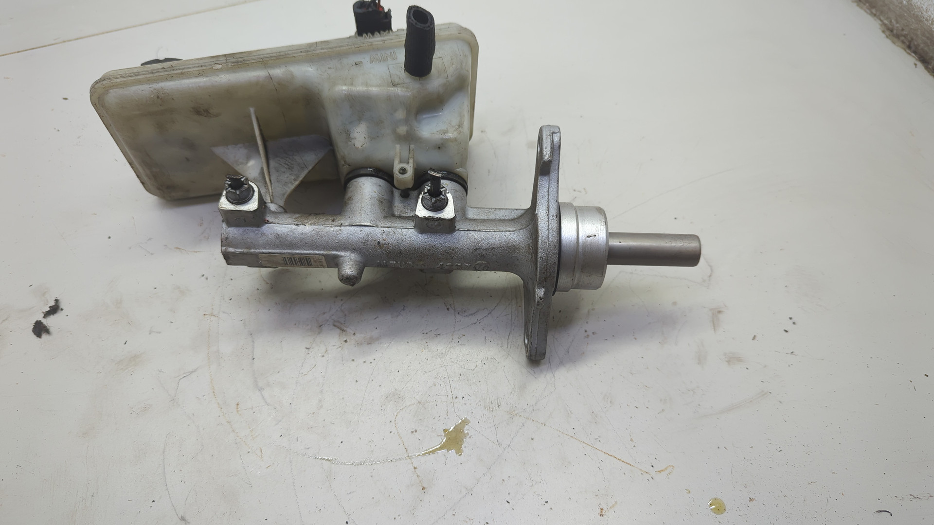 Цилиндр тормозной главный