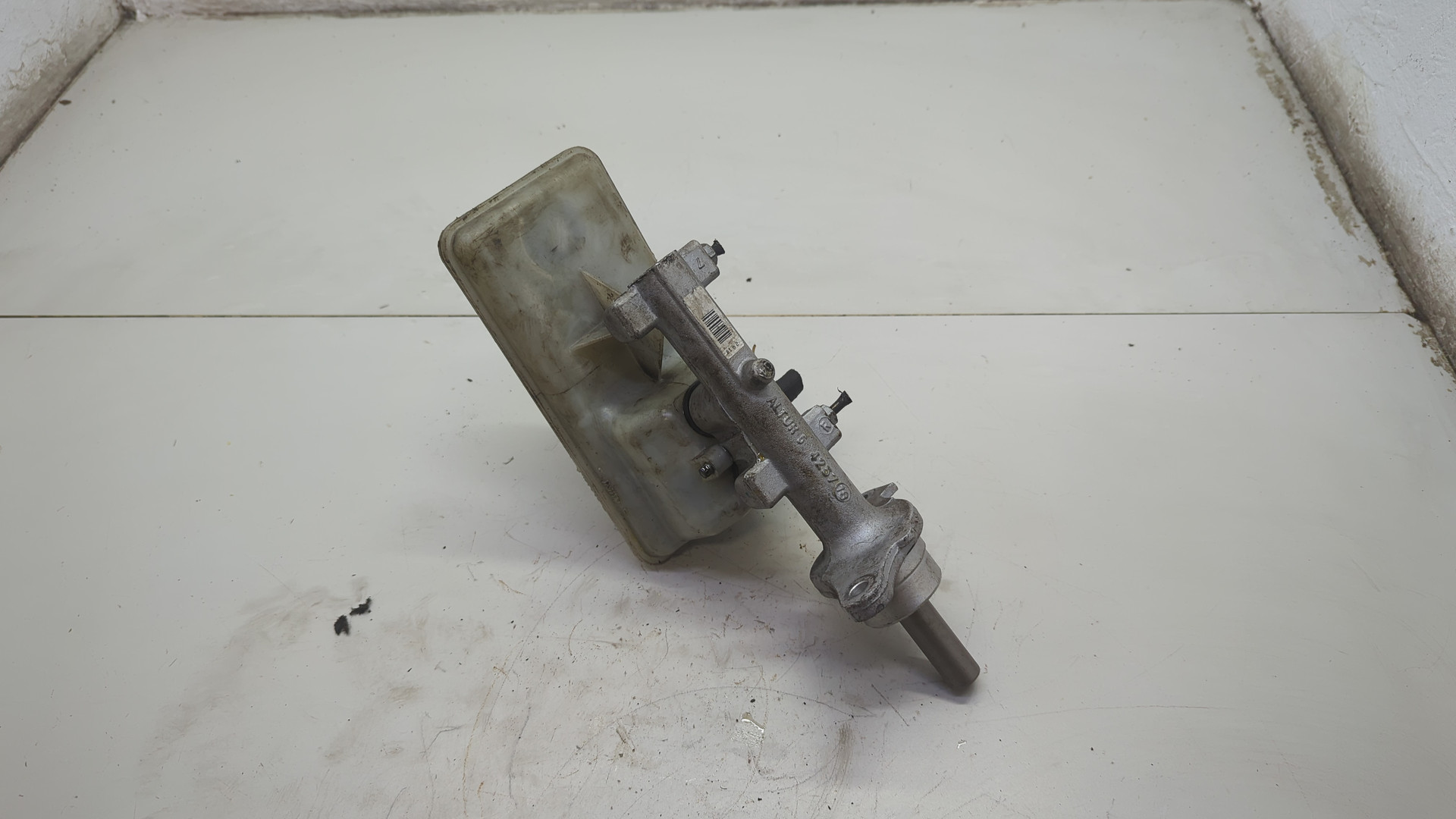 Цилиндр тормозной главный