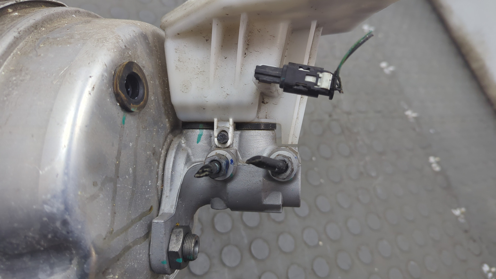 Цилиндр тормозной главный