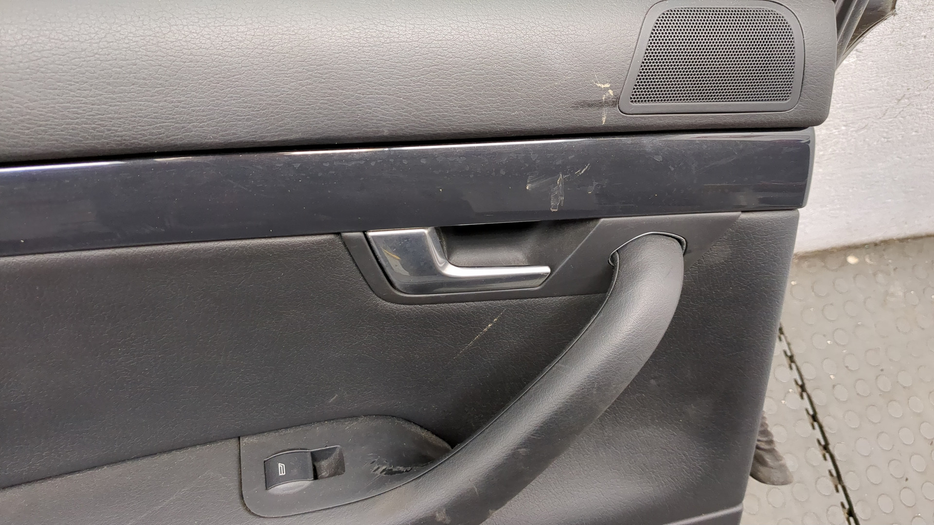 Дверь задняя левая