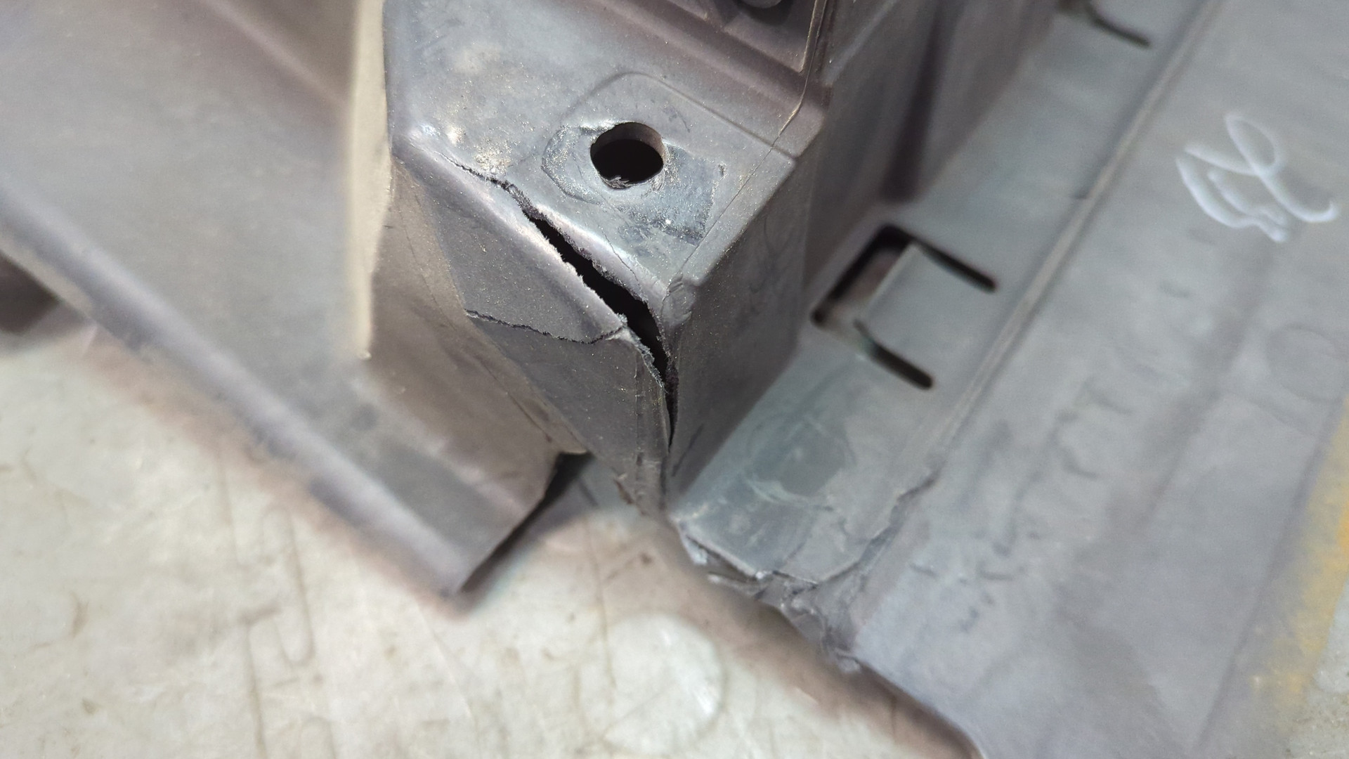 Жалюзи (воздуховод) бампера переднего