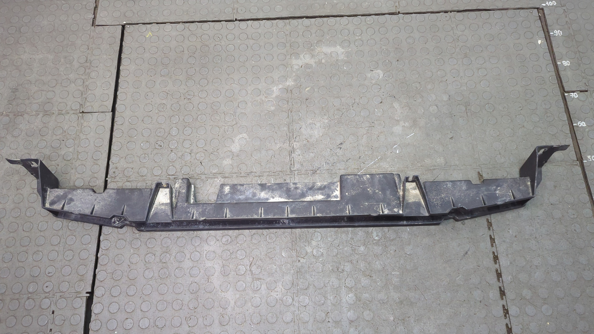 Кронштейн переднего бампера