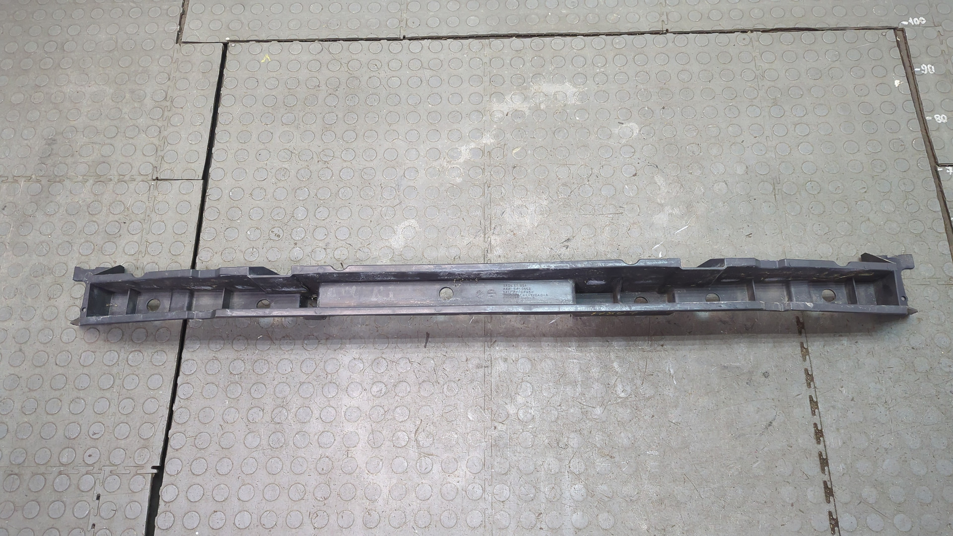 Кронштейн переднего бампера