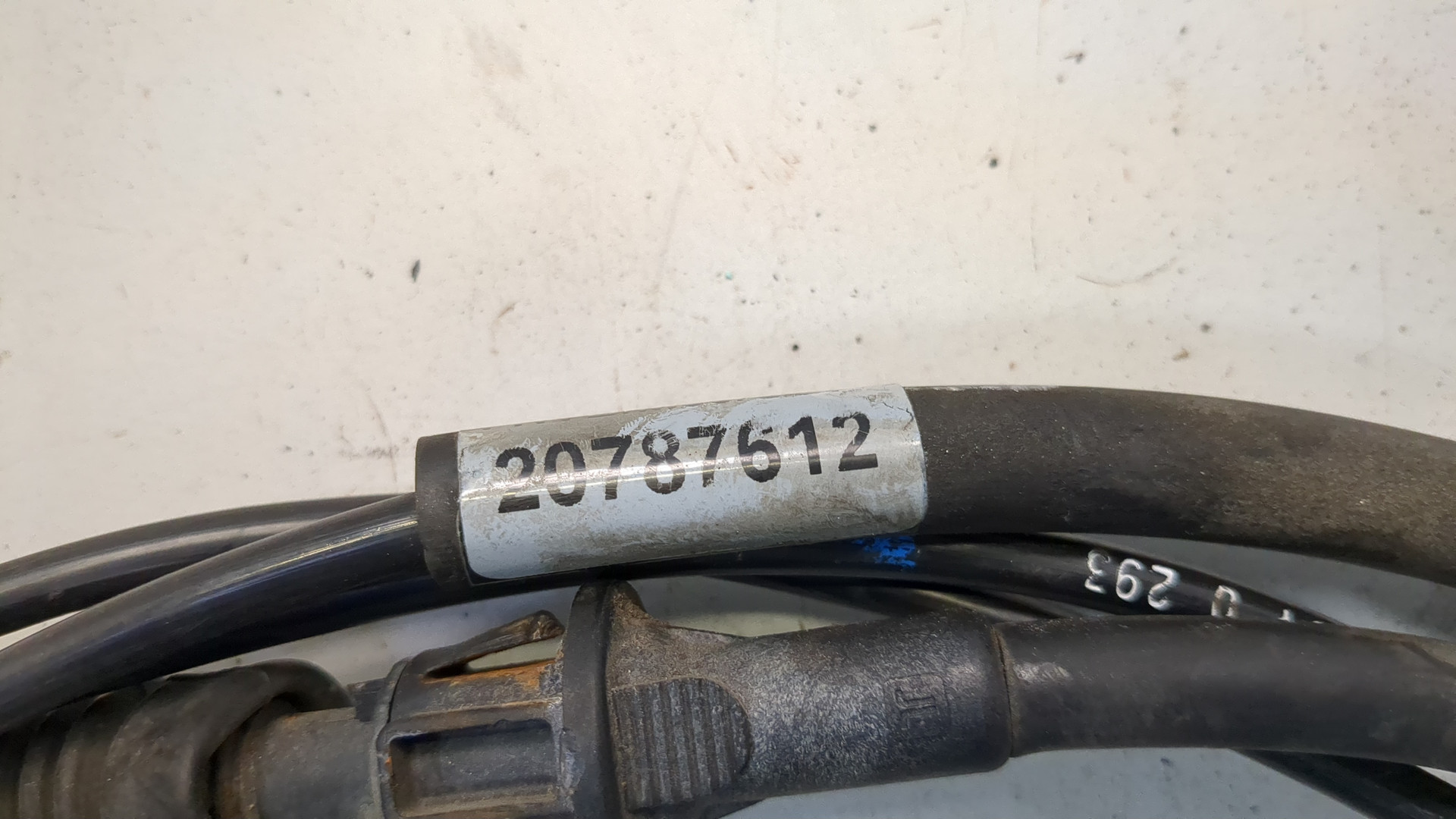 Трос стояночного тормоза