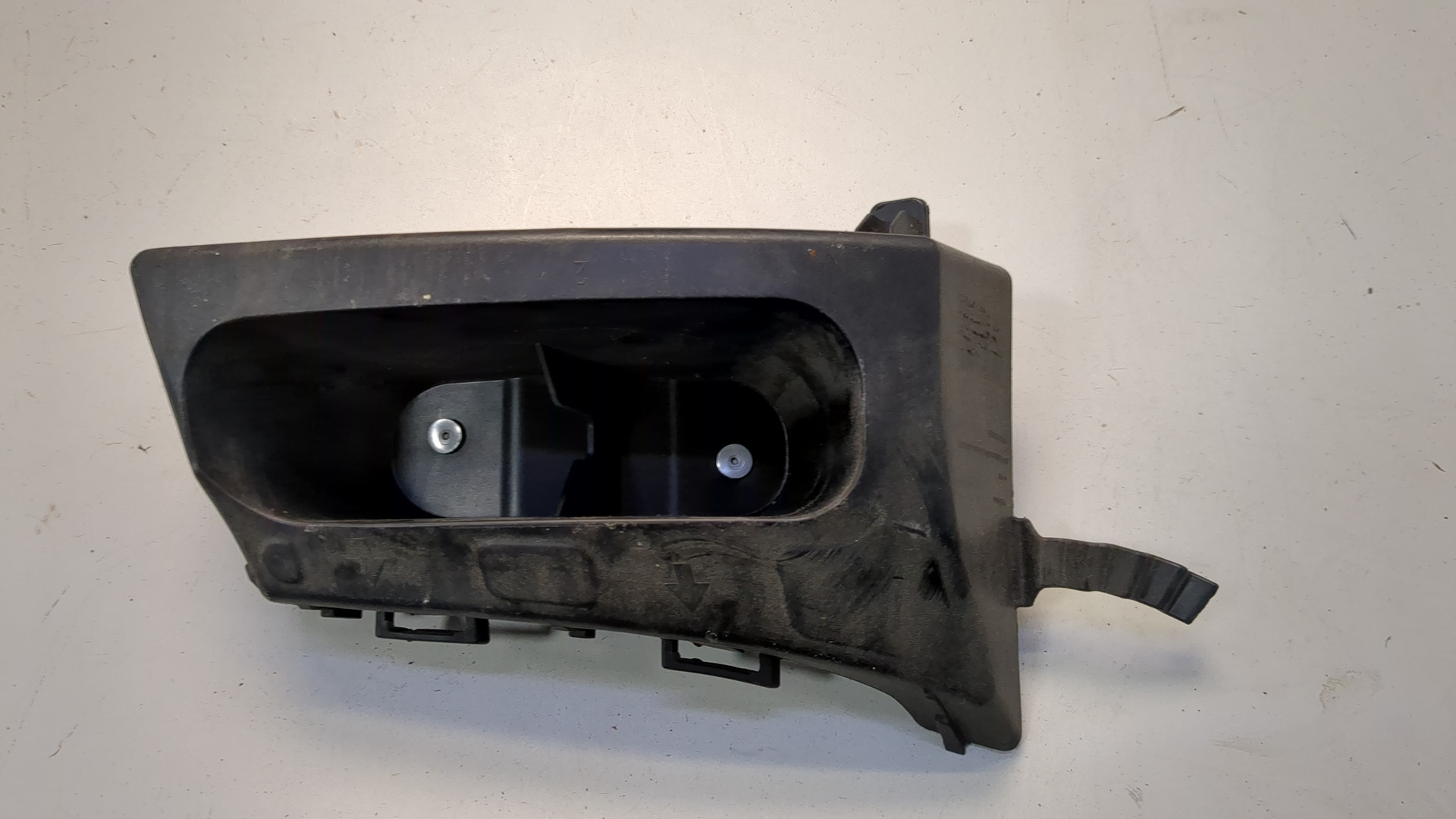 Кронштейн заднего бампера левый