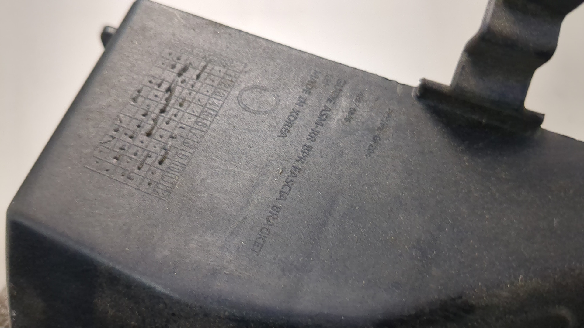 Кронштейн заднего бампера левый