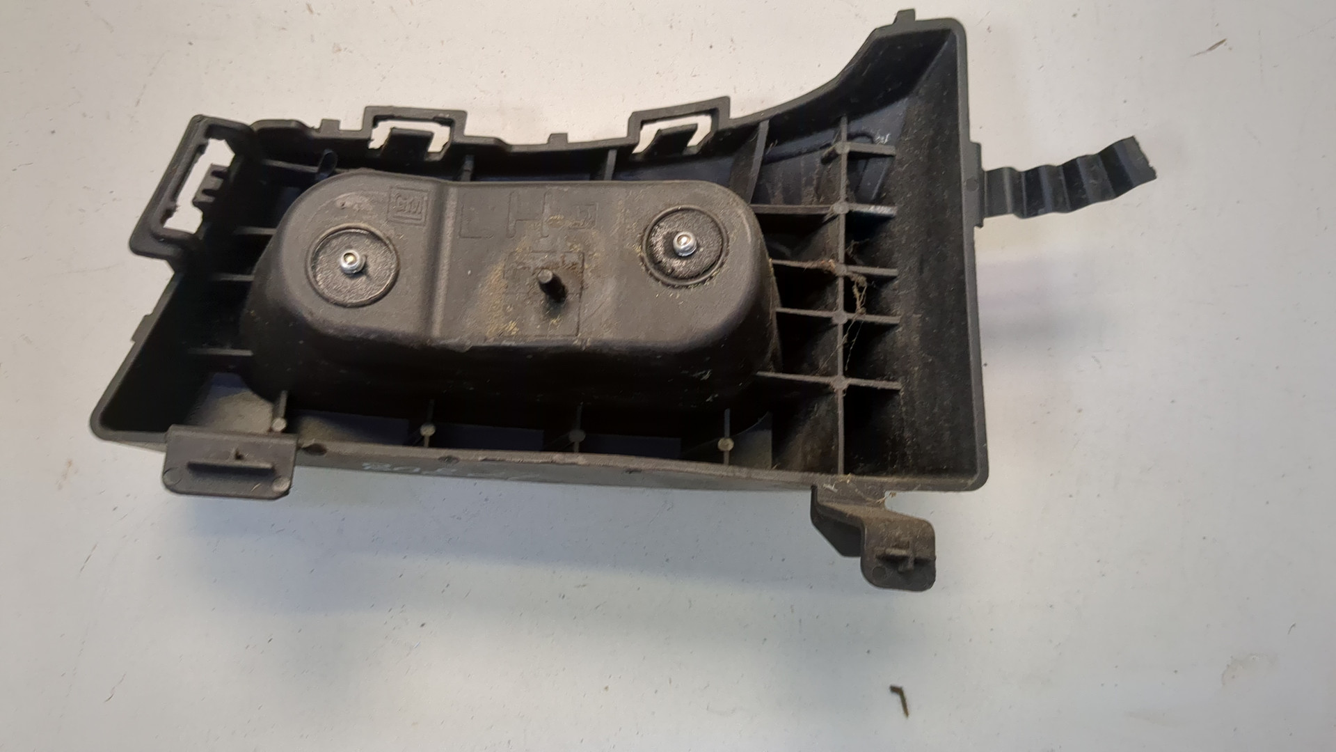 Кронштейн заднего бампера левый