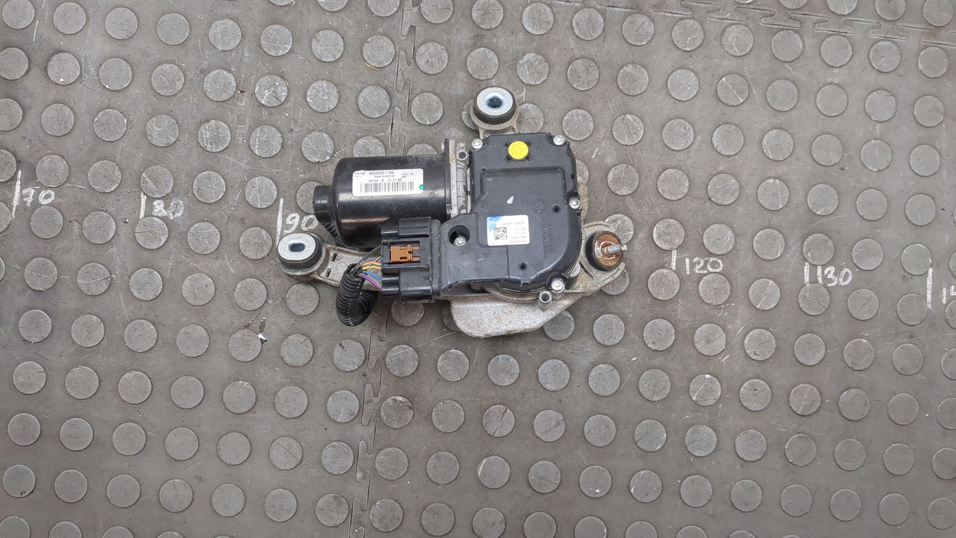 Моторчик стеклоочистителя передний