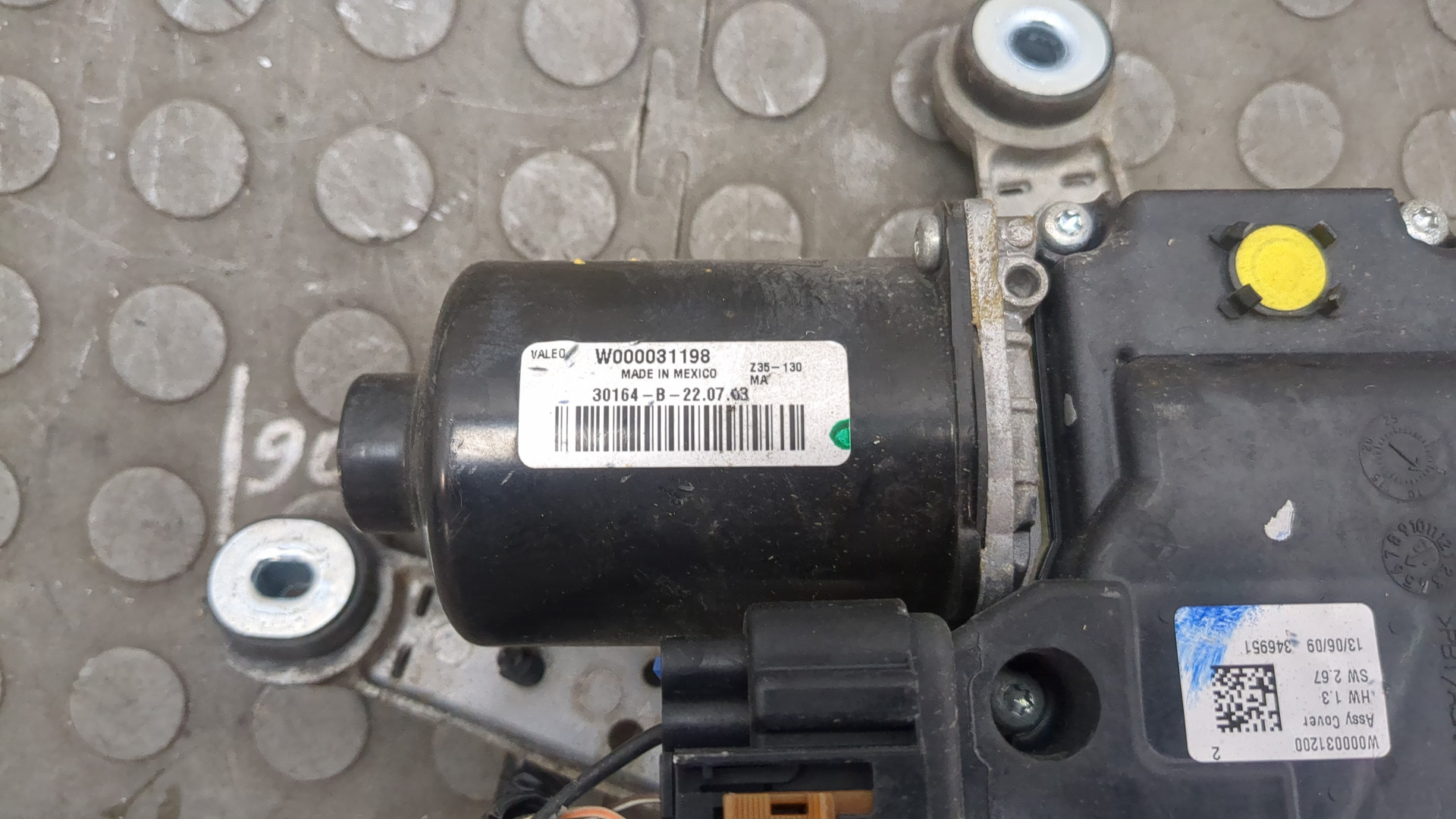 Моторчик стеклоочистителя передний