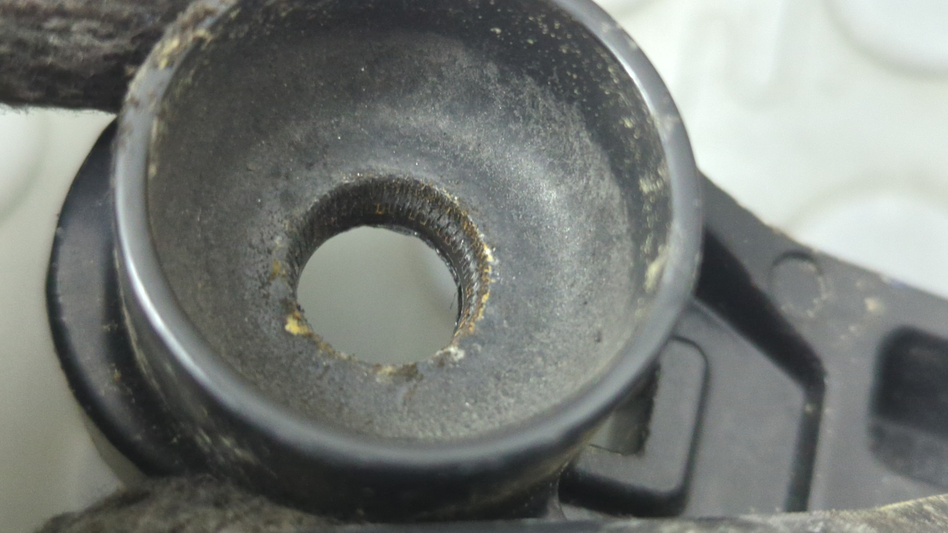 Поводок стеклоочистителя передний правый