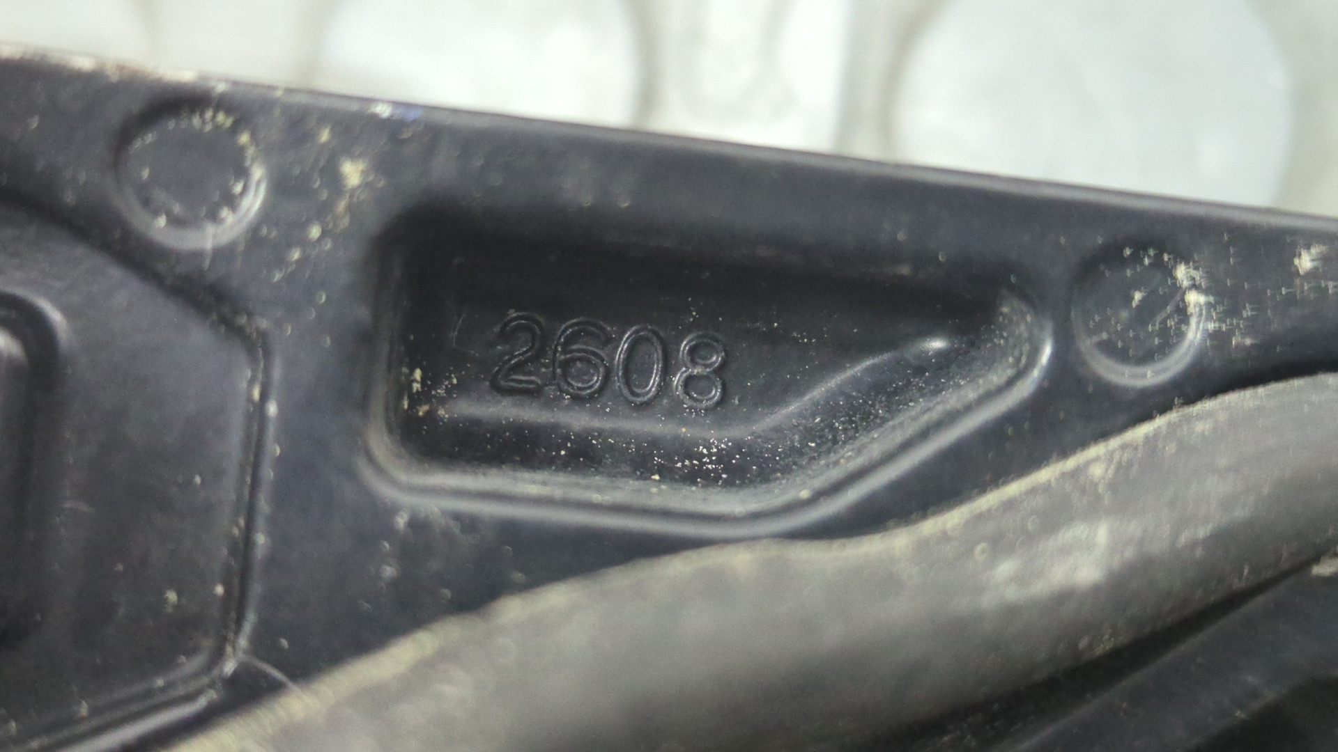 Поводок стеклоочистителя передний правый