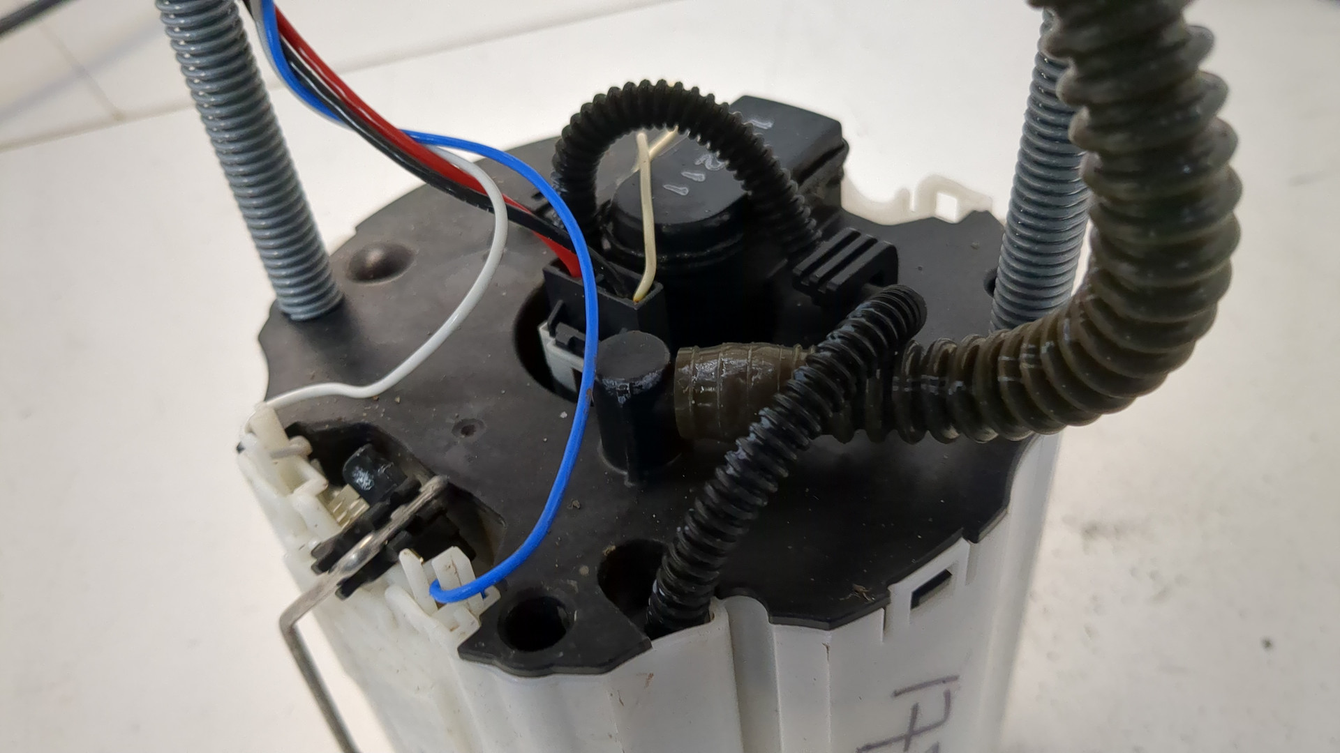 Насос топливный электрический