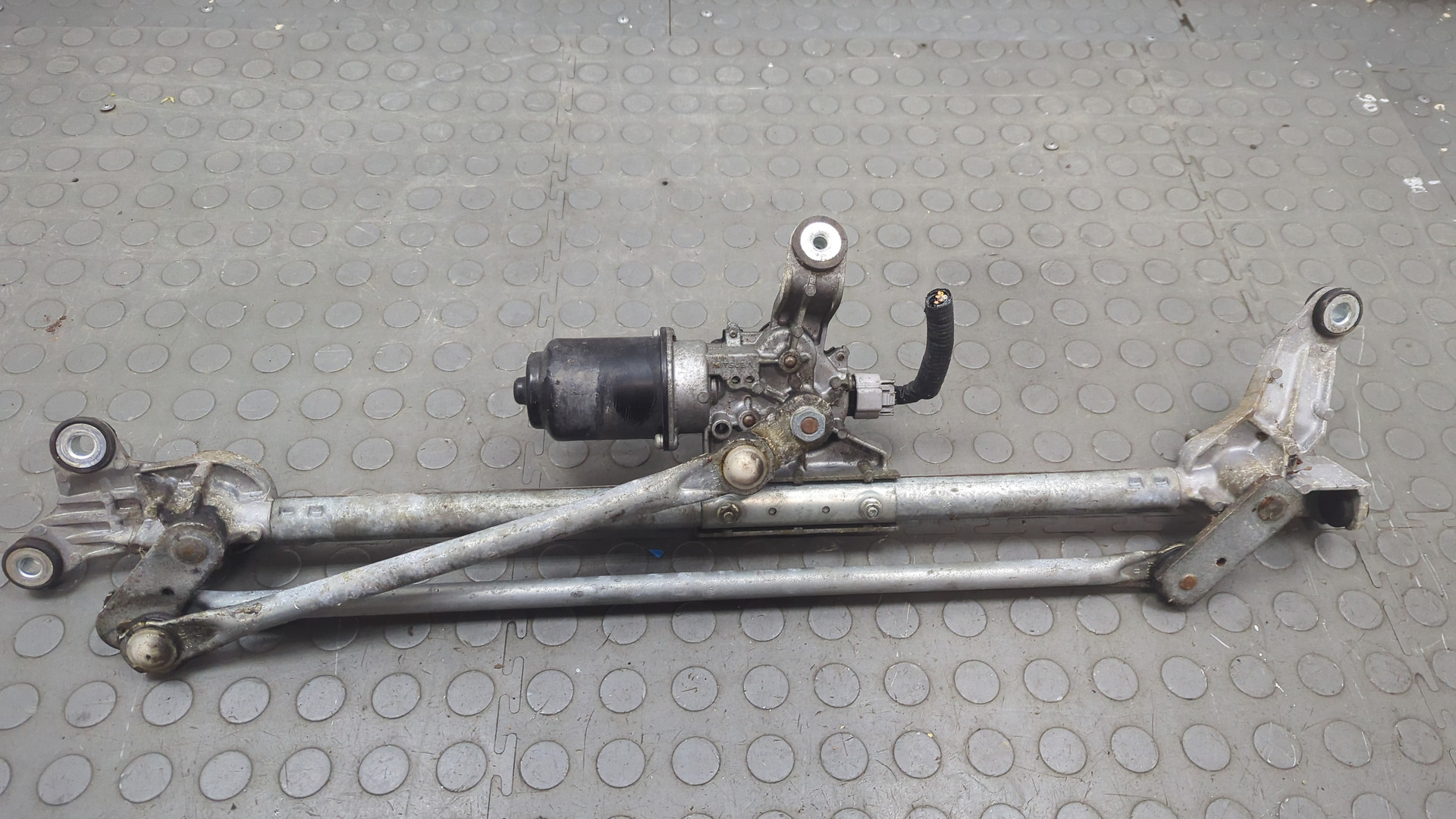 Трапеция стеклоочистителей