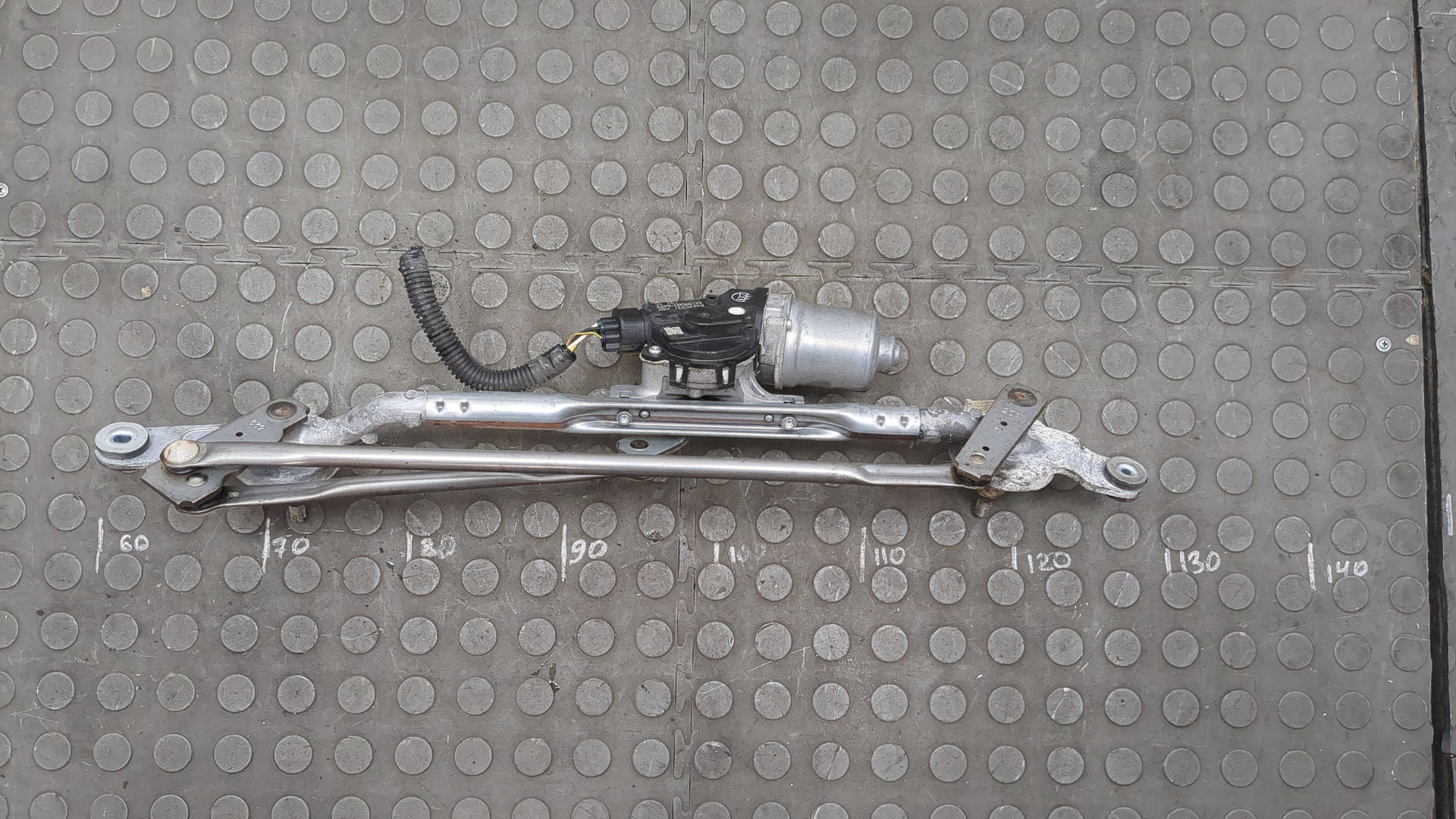 Трапеция стеклоочистителей