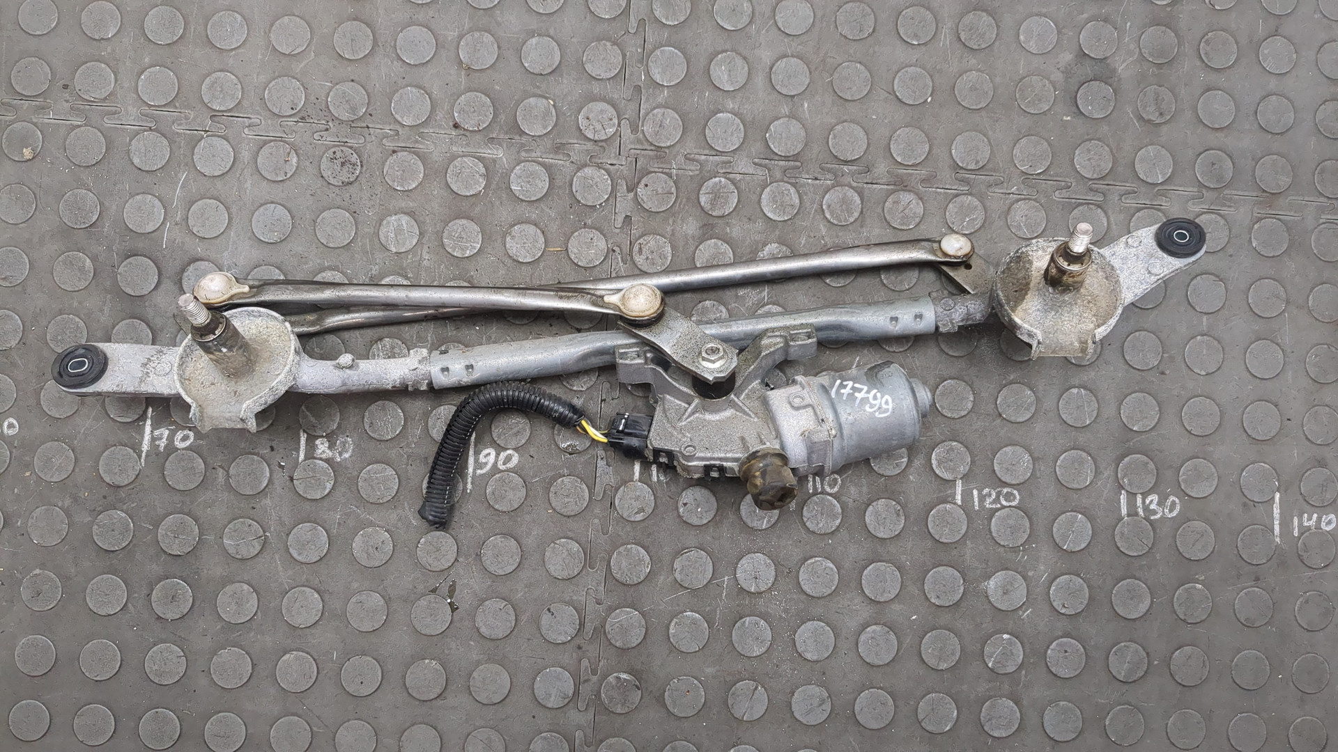 Трапеция стеклоочистителей